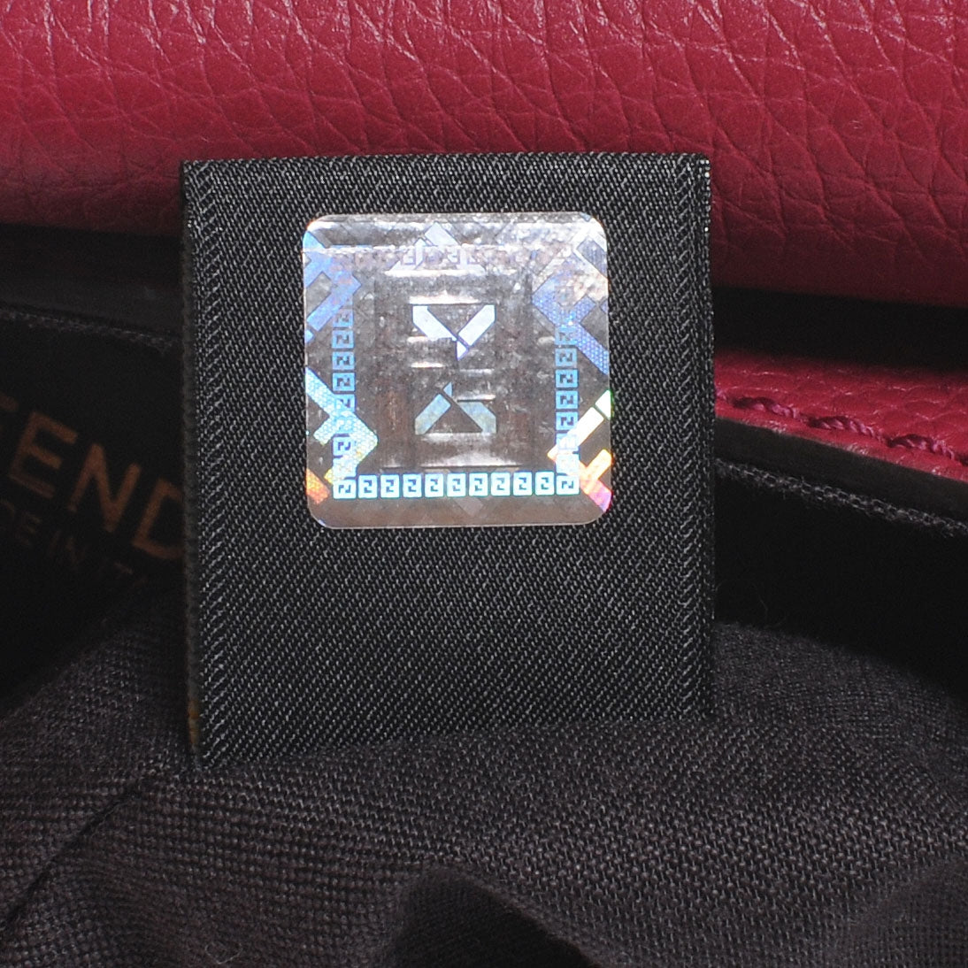Vitello Small Messenger Bag Amarena