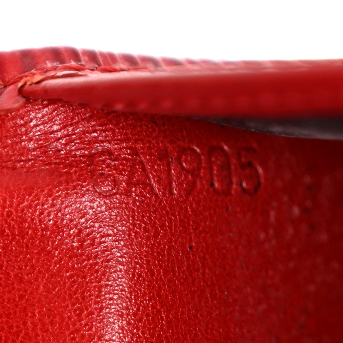 Epi Porte Tresor International Wallet Castillan Red