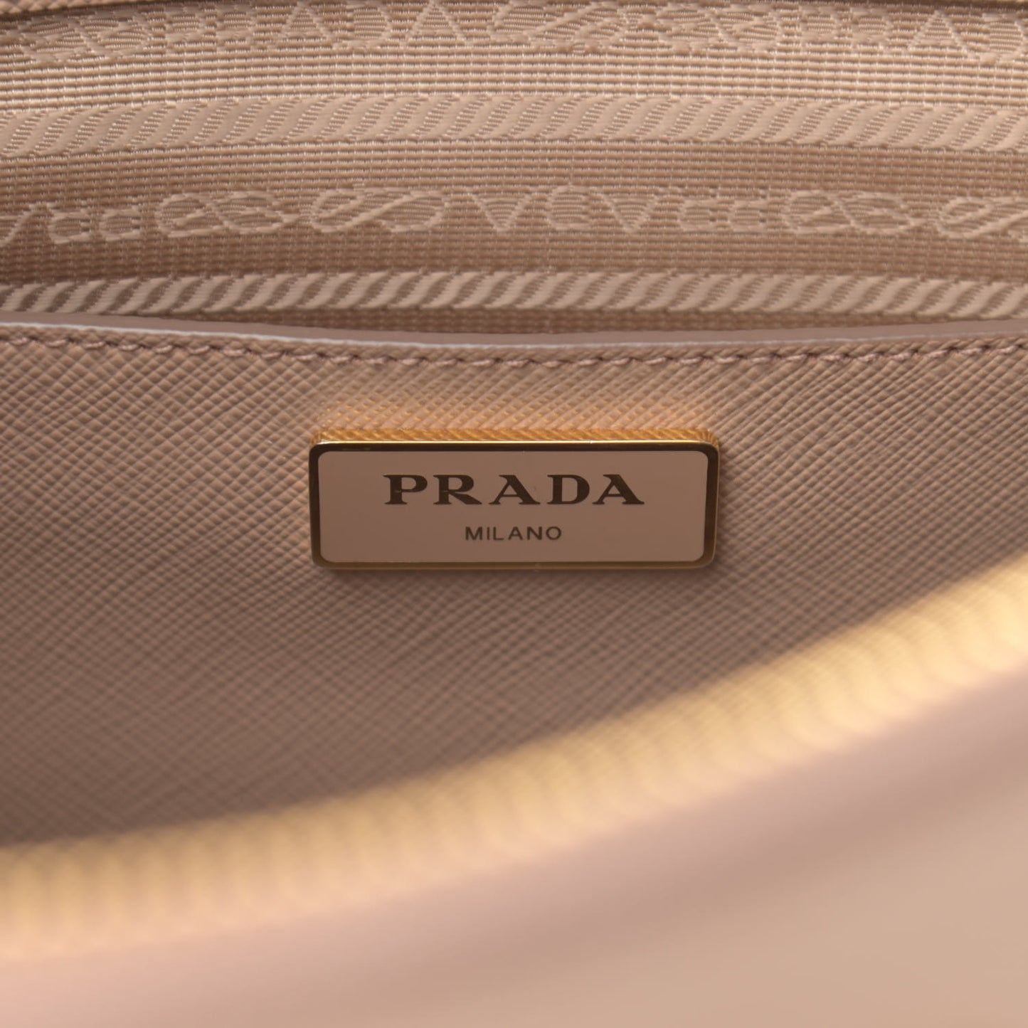 Saffiano Medium Galleria Double Zip Tote Sabbia