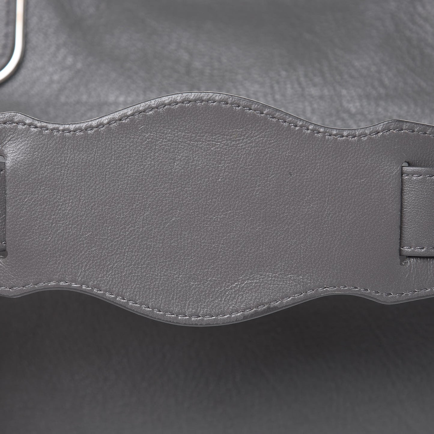 Chevre Silver Metallic Edge Hardware City Gris Acier