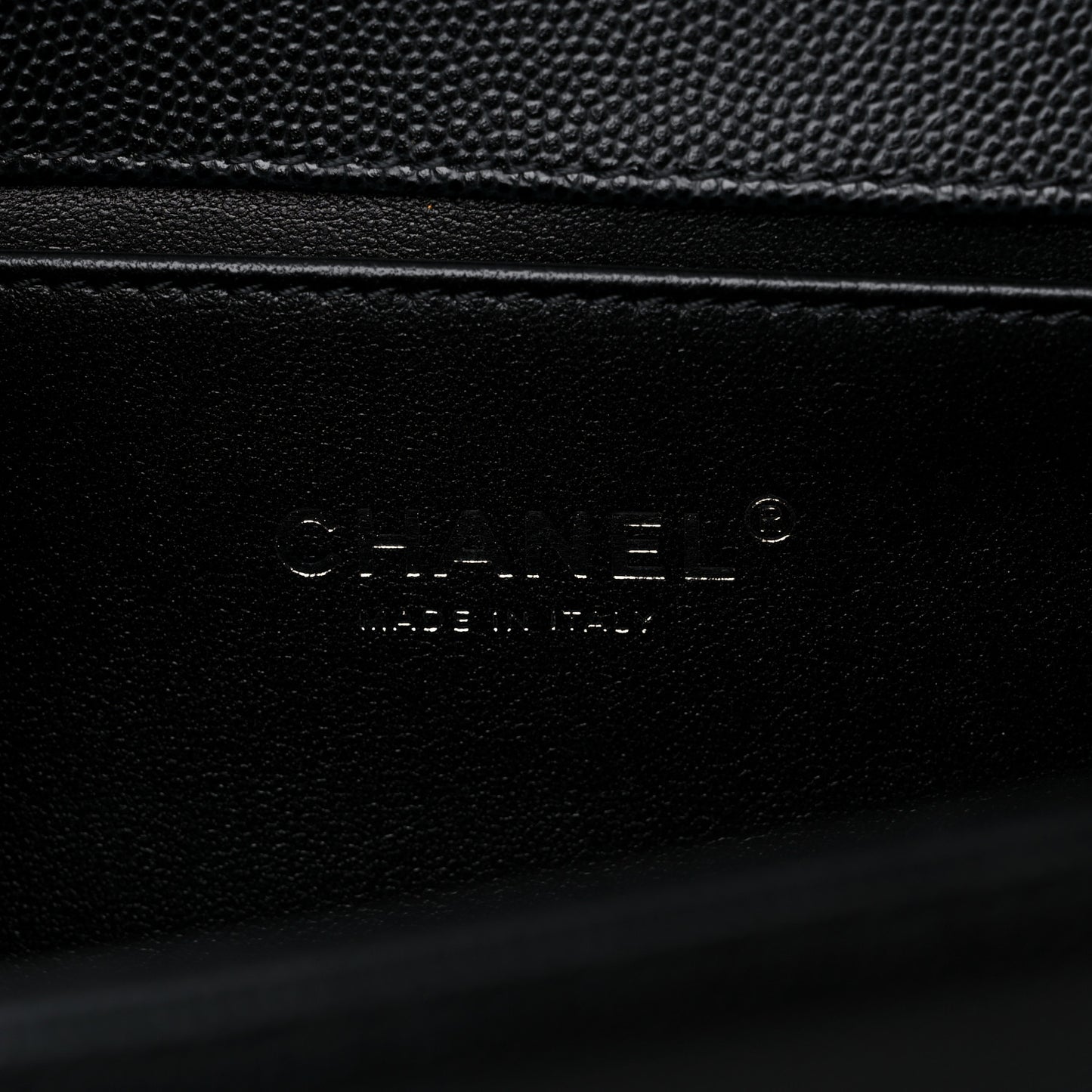 Caviar Quilted Medium Boy Flap Black