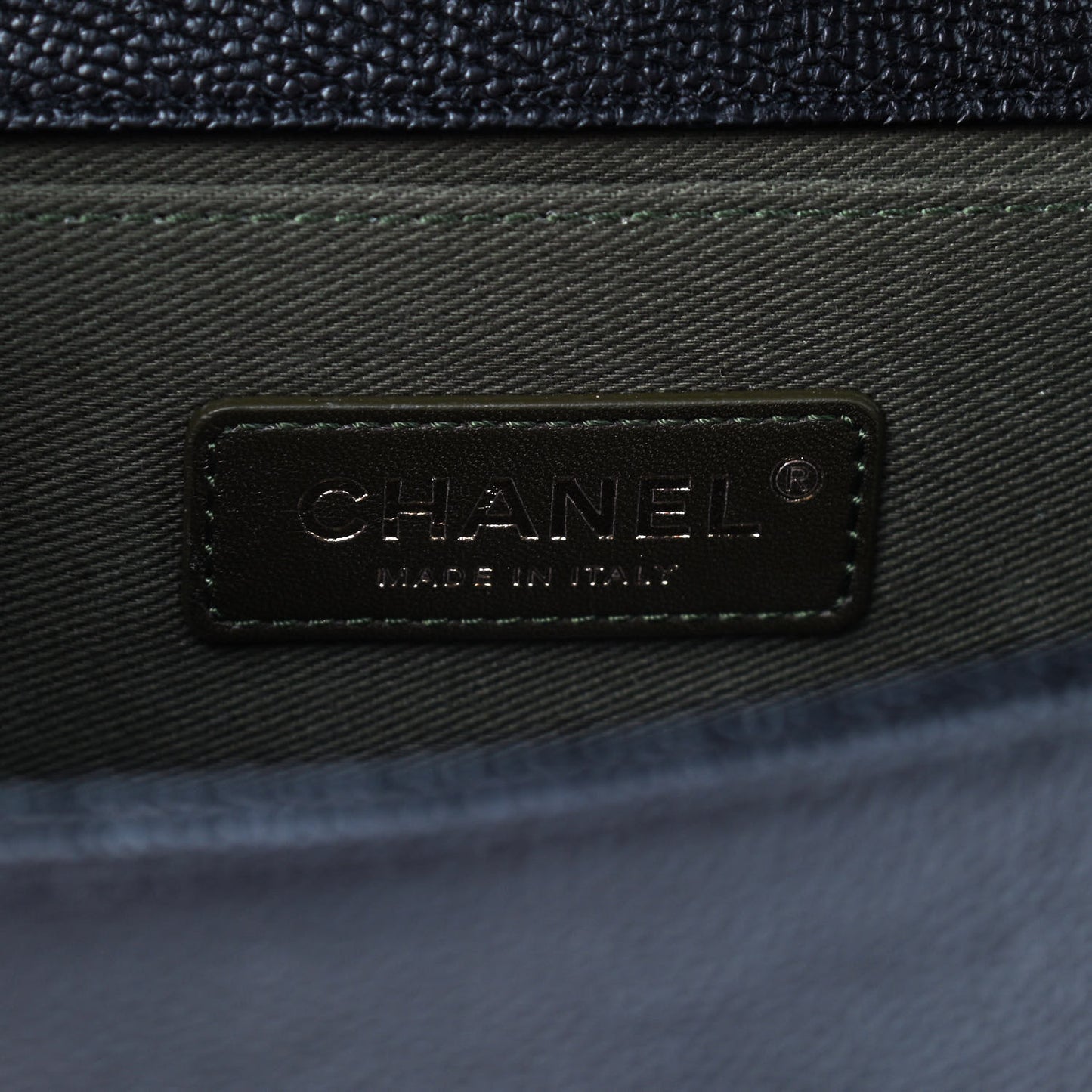 Caviar Quilted Medium Boy Flap Black