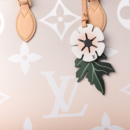 Louis Vuitton Monogram Giant By The Pool Onthego GM Brume 10 of 10