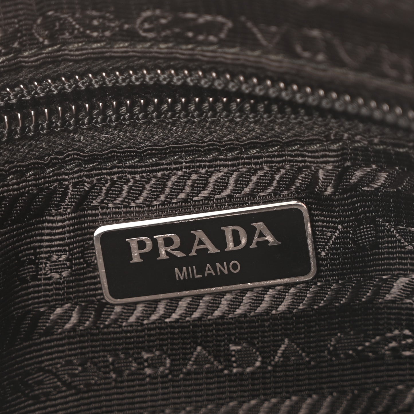 Re-Nylon Vela Pouch Black