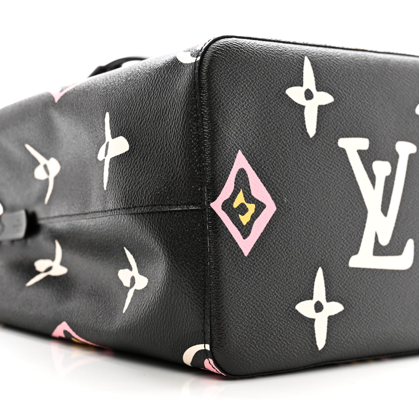 Monogram Giant Wild At Heart Neonoe MM Black