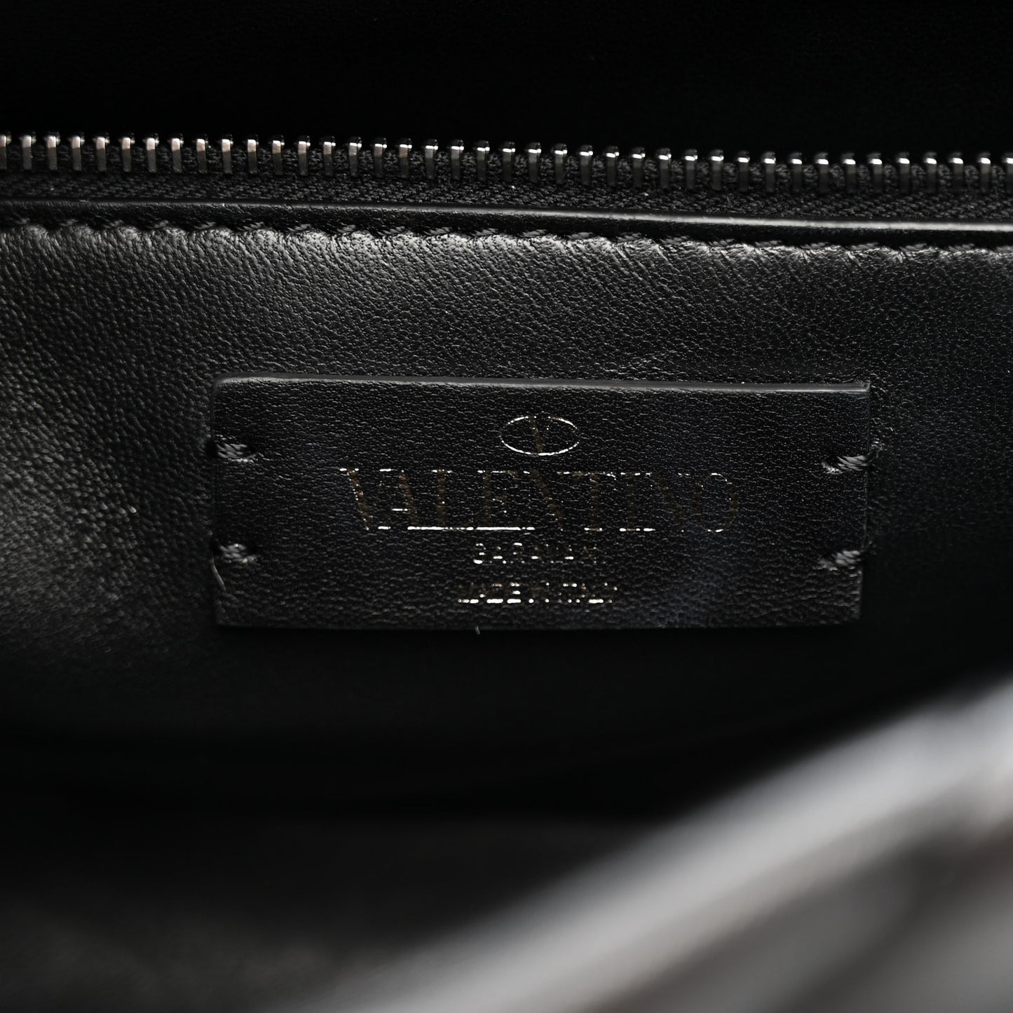 Nappa Monochrome Medium Roman Stud Shoulder Bag Black