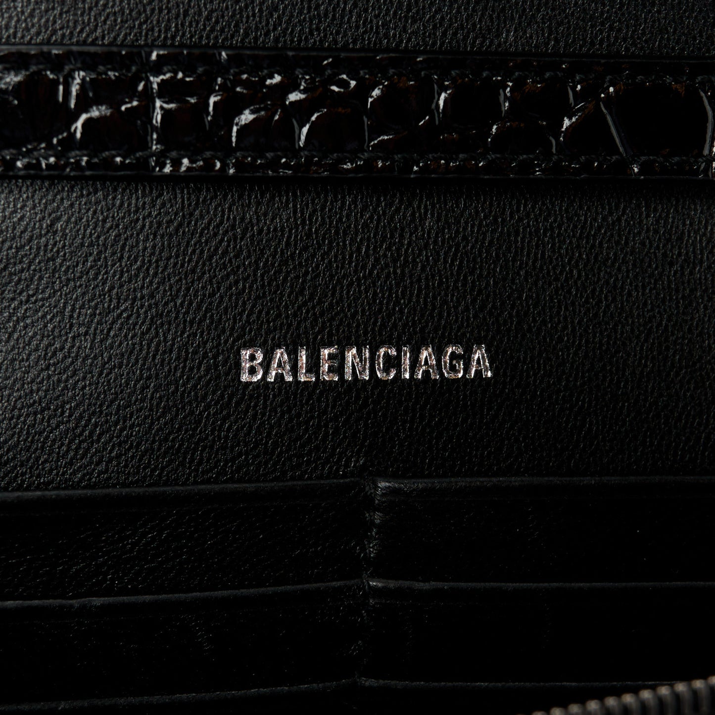 Shiny Calfskin Monochrome Crocodile Embossed Hourglass Chain Bag Black