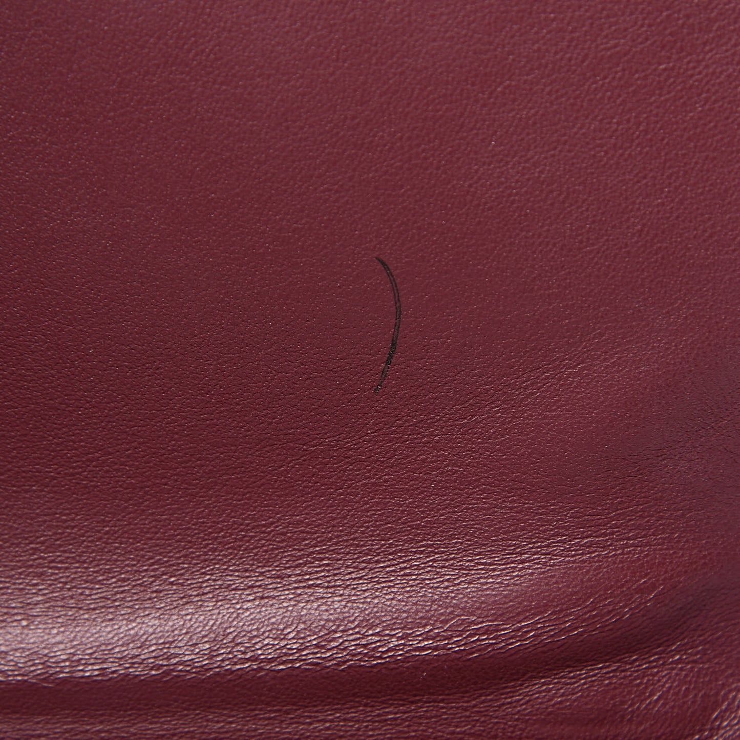 Satin Baby Grained Calfskin Small Trapeze Carmin