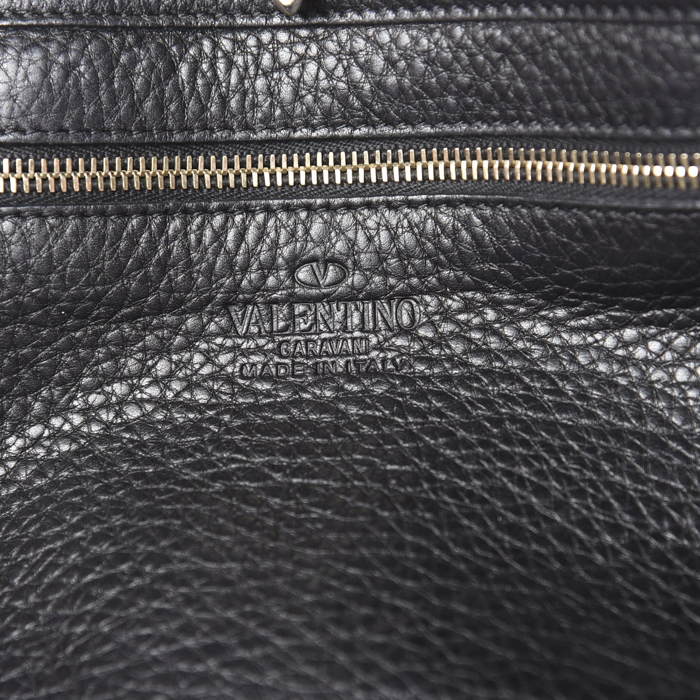 Pebbled Calfskin Medium Rockstud Tote Black