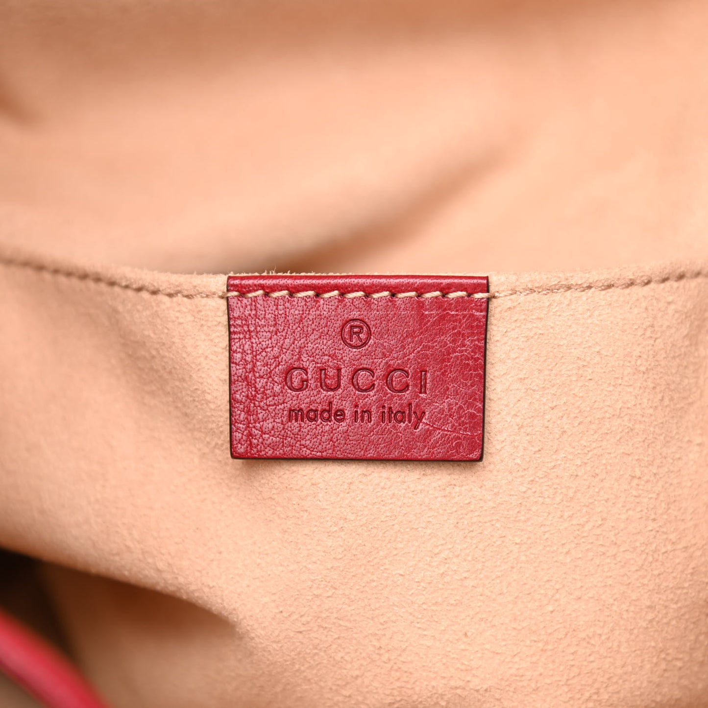 Piuma Lux Energy Medium Re(Belle) Convertible Bucket Bag Hibiscus Red