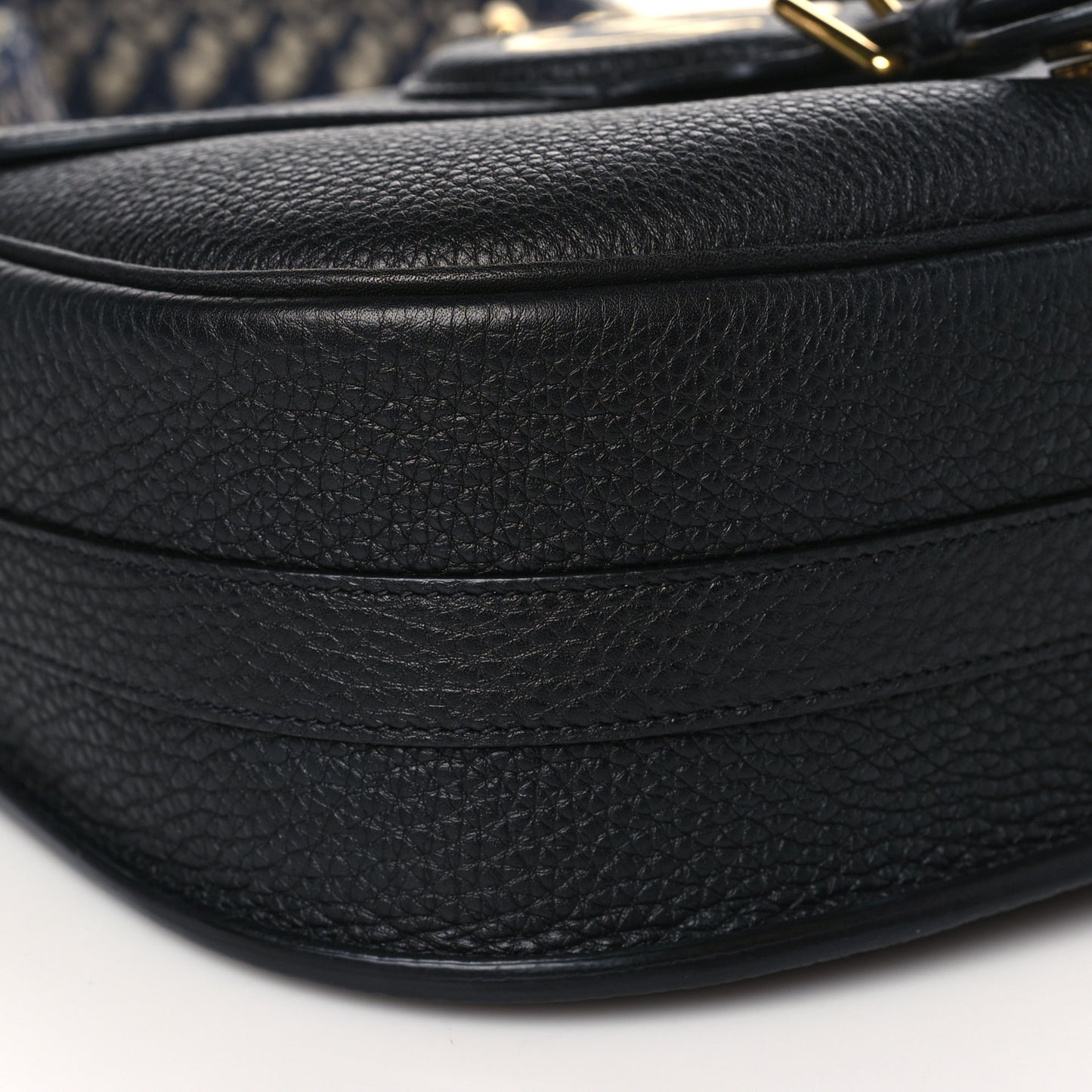 Grained Calfskin Large Bobby Flap Black