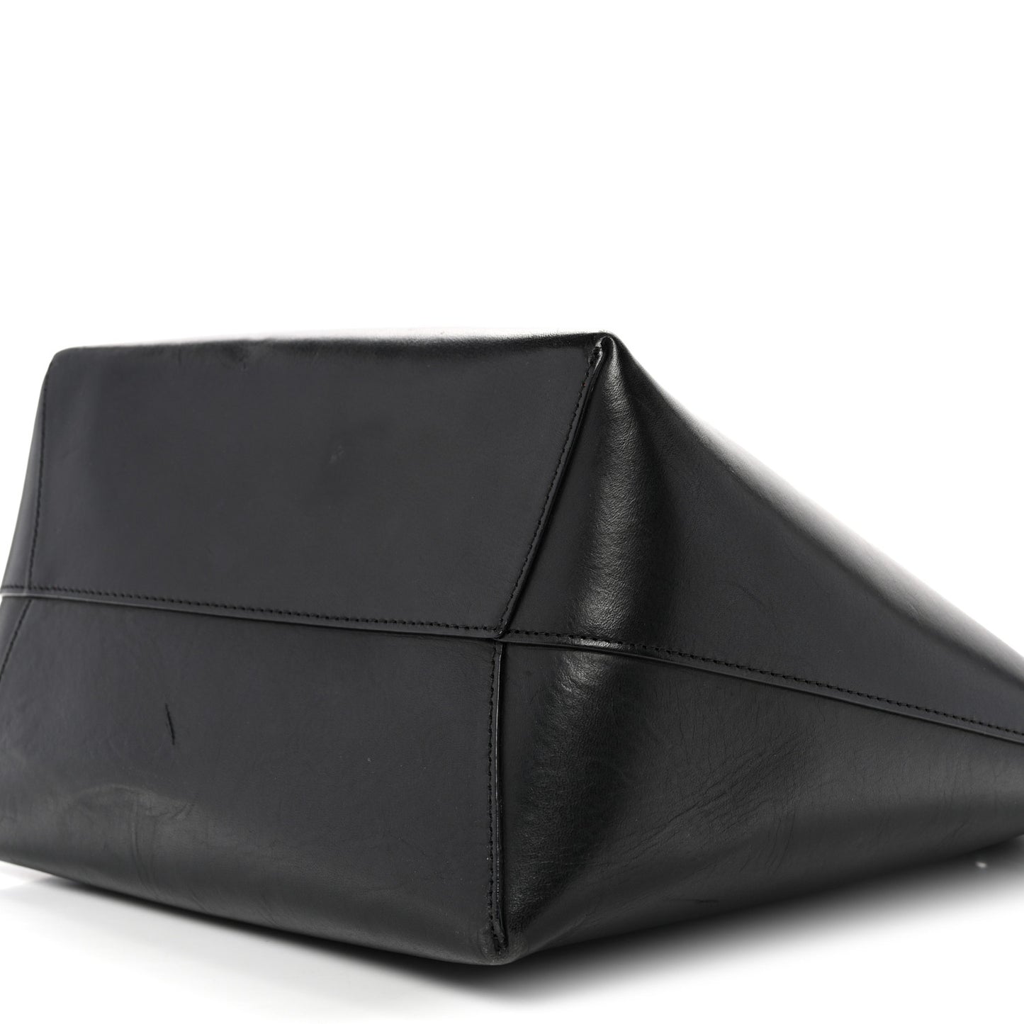 Vegetable Tanned Calfskin Bucket Bag Black Flamma