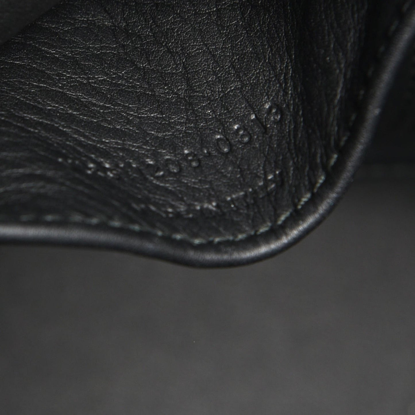 Calfskin Medium Classic Y Cabas Black
