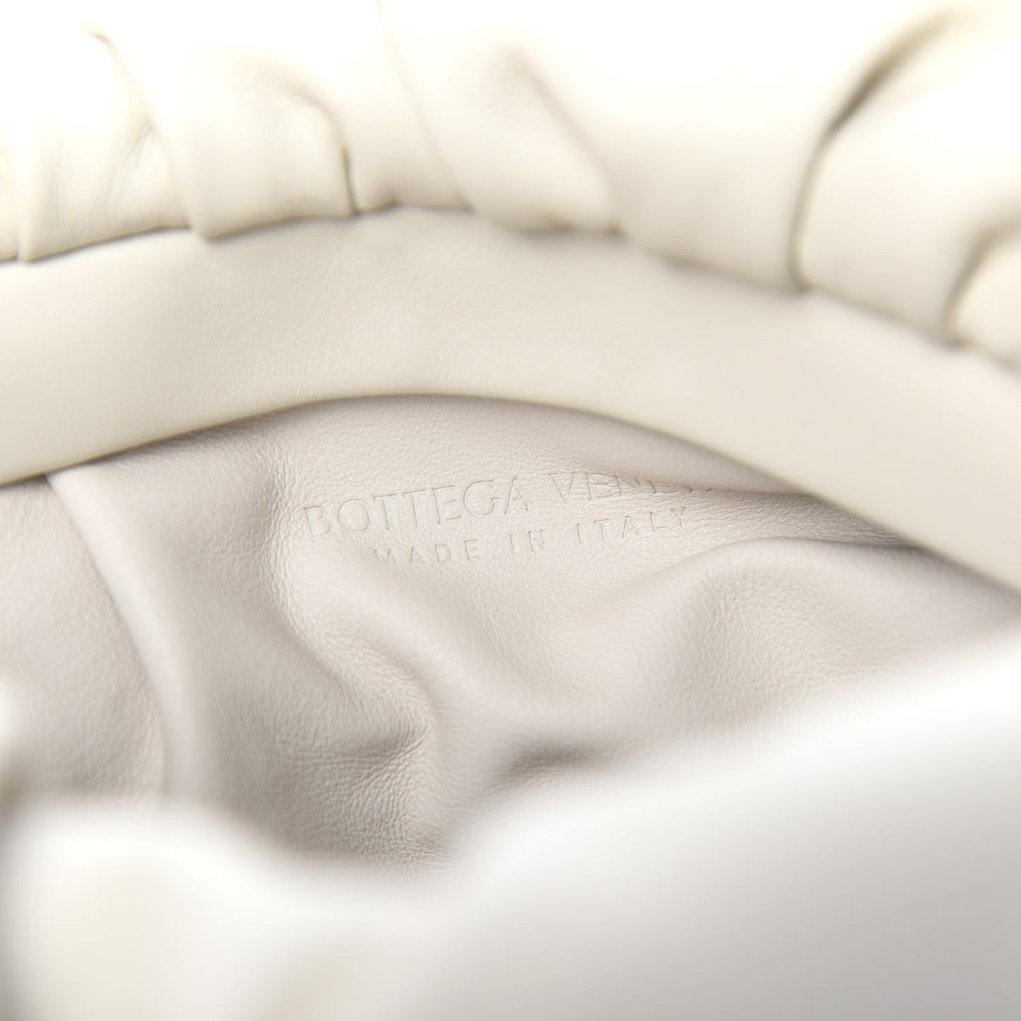 Calfskin The Pouch Chain Plaster