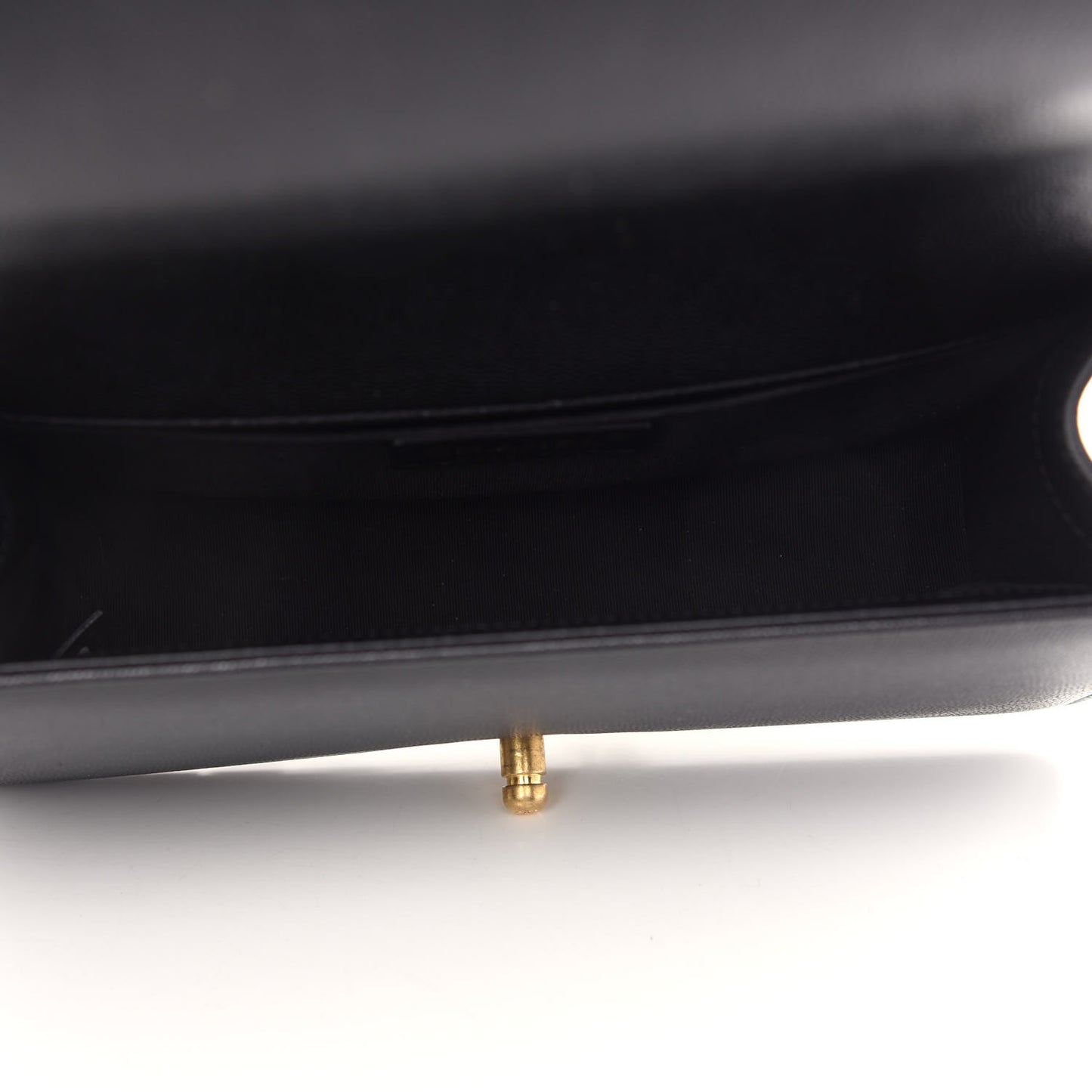 Caviar Quilted Medium Boy Flap Black