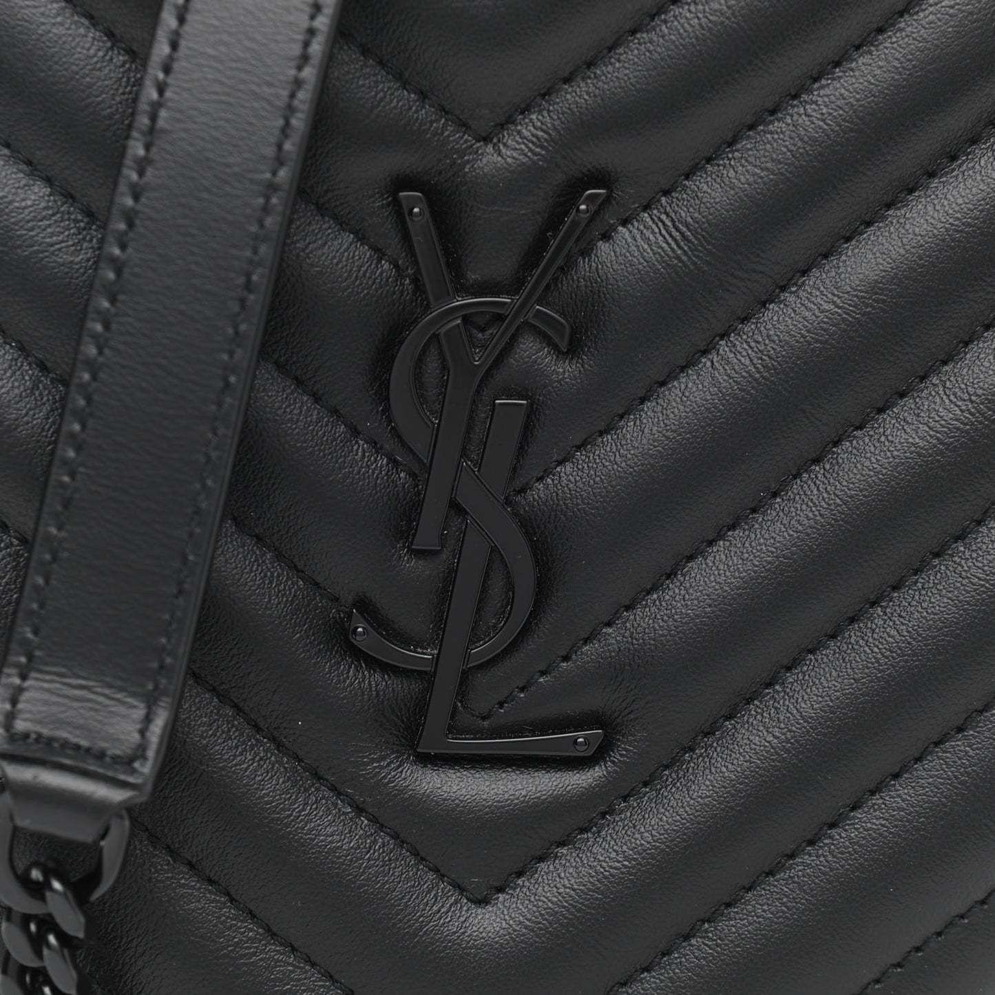 Calfskin Matelasse Chevron Round Vinyle Camera Bag Black