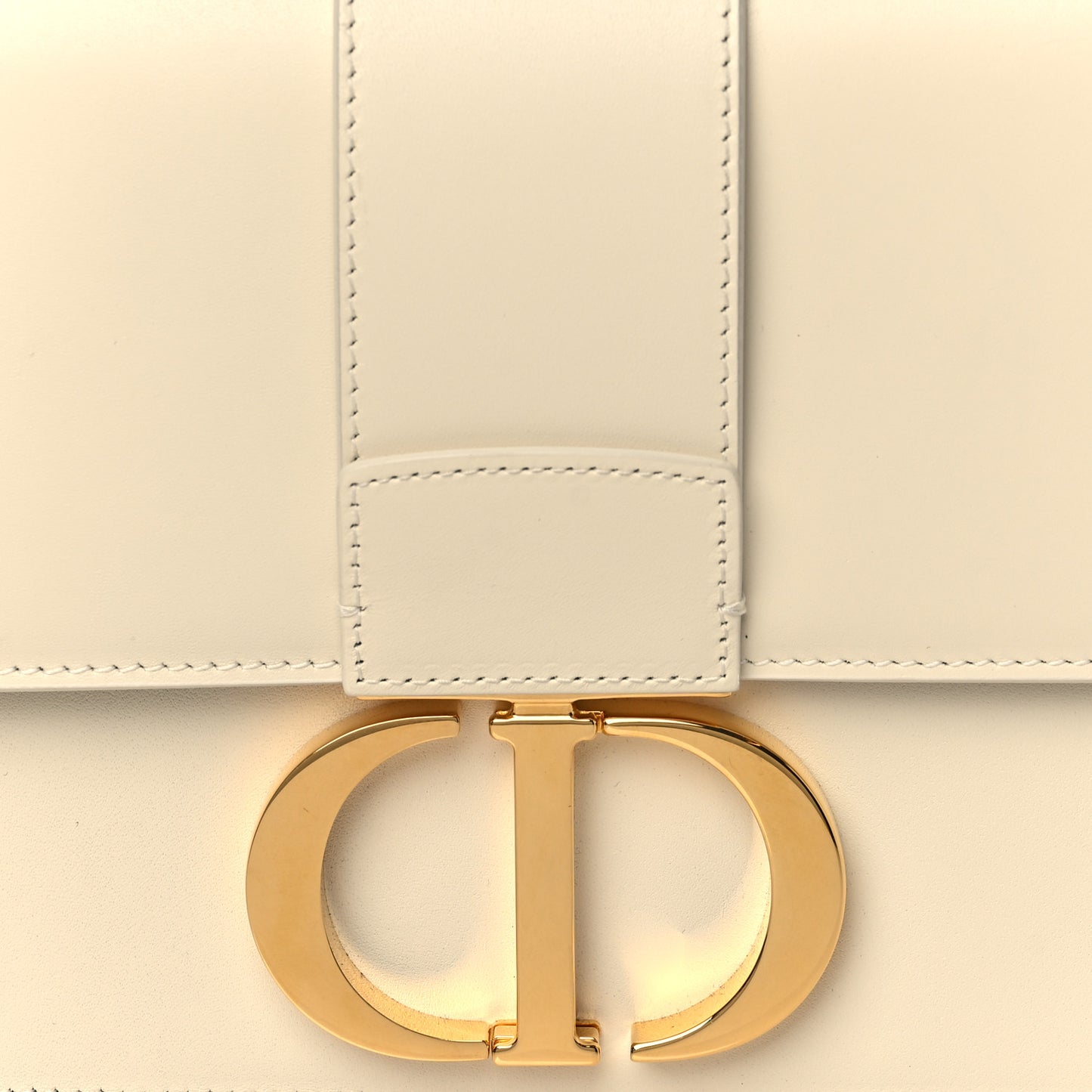 Box Calfskin 30 Montaigne Flap Bag Latte