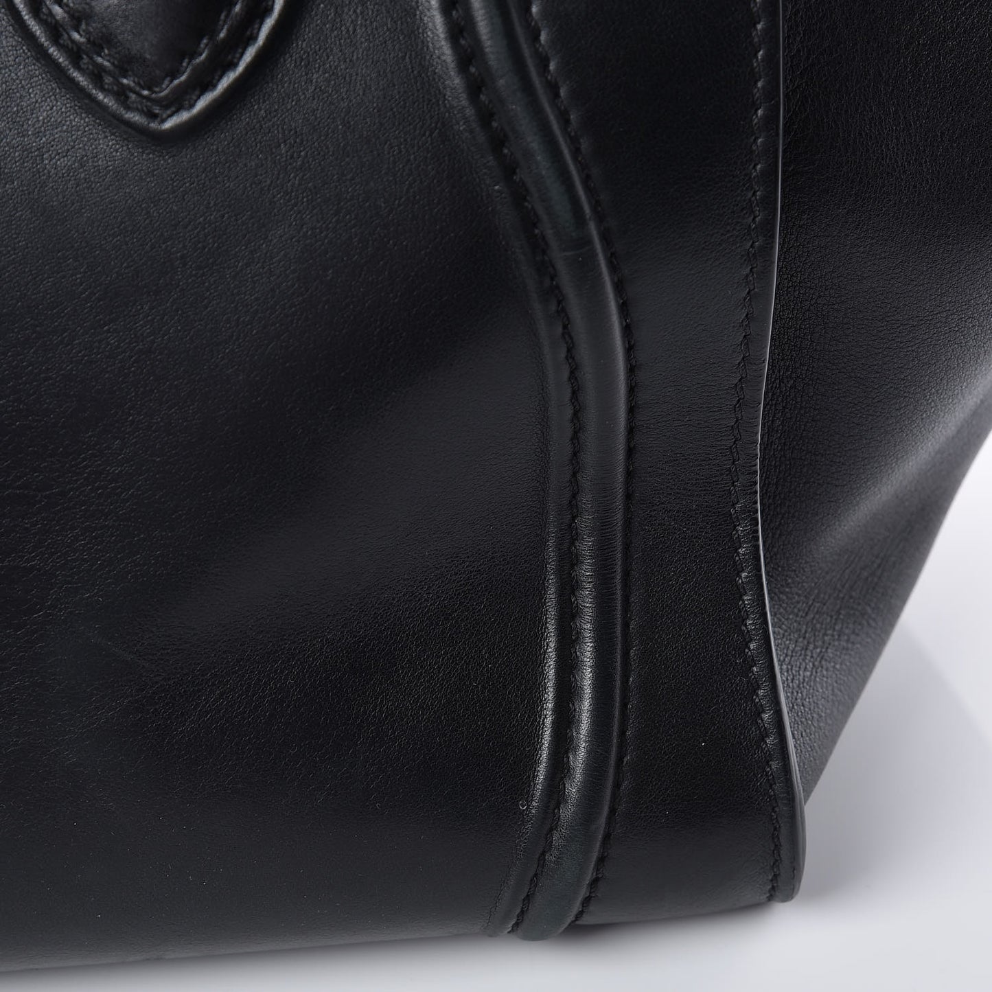 Smooth Calfskin Medium Phantom Luggage Black