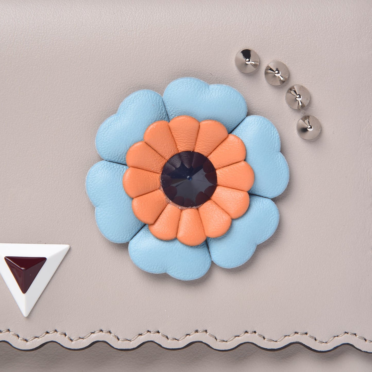 Vitello Century Lucido Nappa Hypnoteyes Scalloped Studded Tube Wallet on Chain Grigio Polvere Turchese Pallido Multicolor