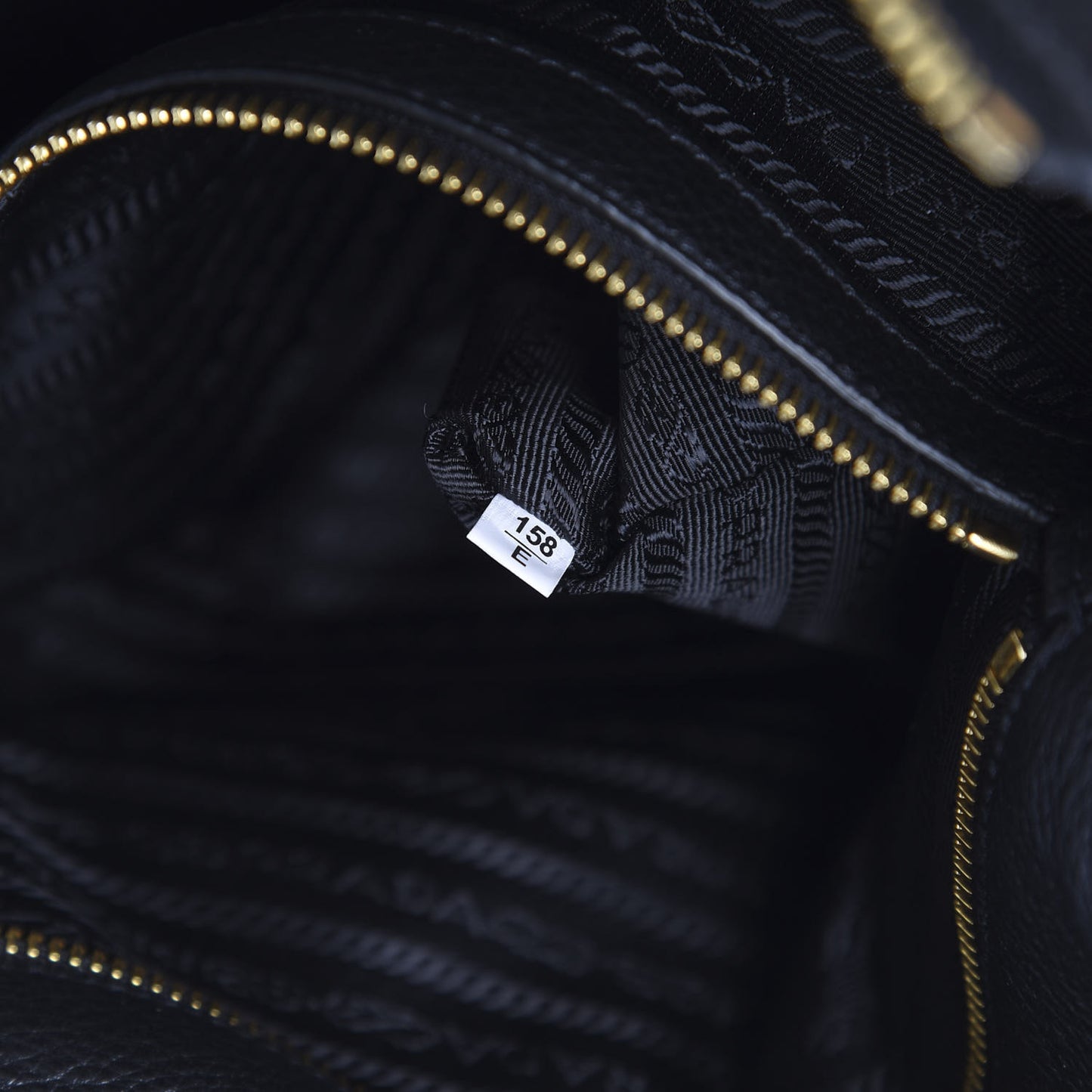 Vitello Daino Tote Black