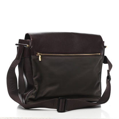 Louis Vuitton Taiga Viktor Messenger Bag Acajou 2 of 10