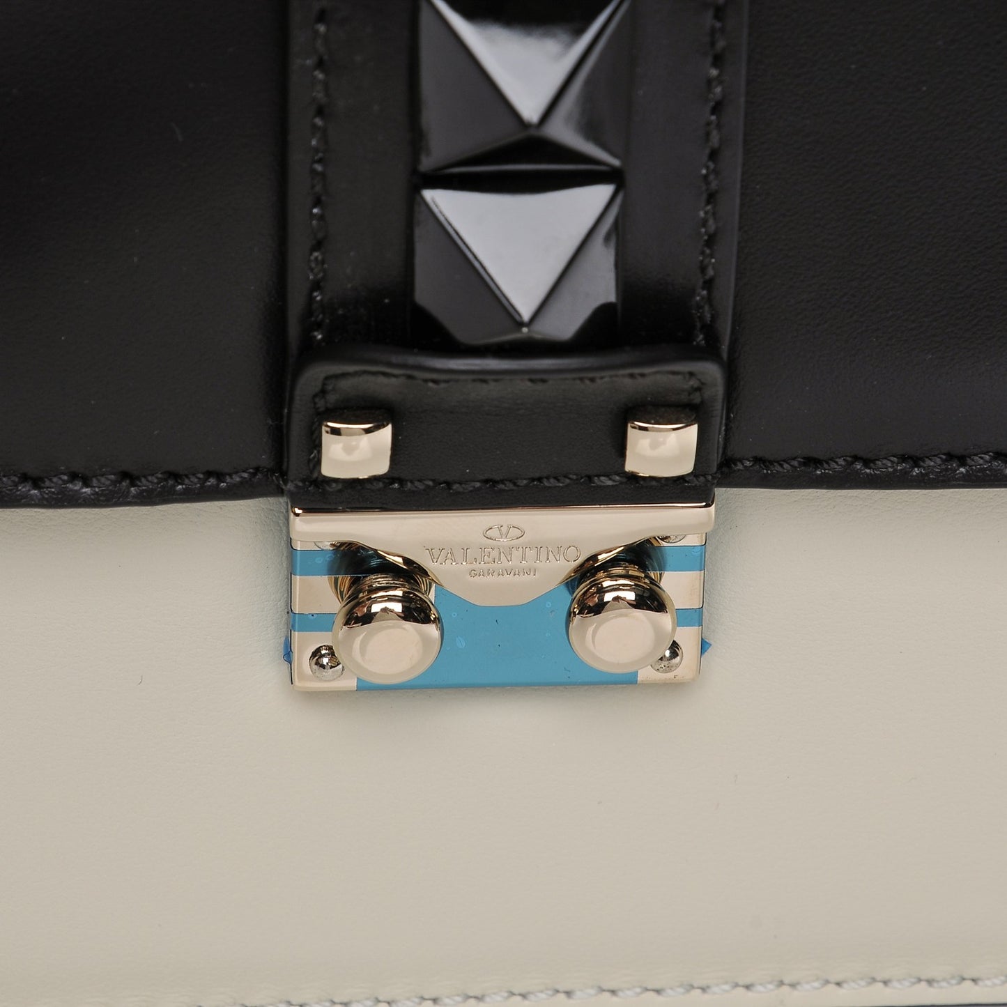 Vitello Small Glam Lock Rockstud Flap Black Light Ivory