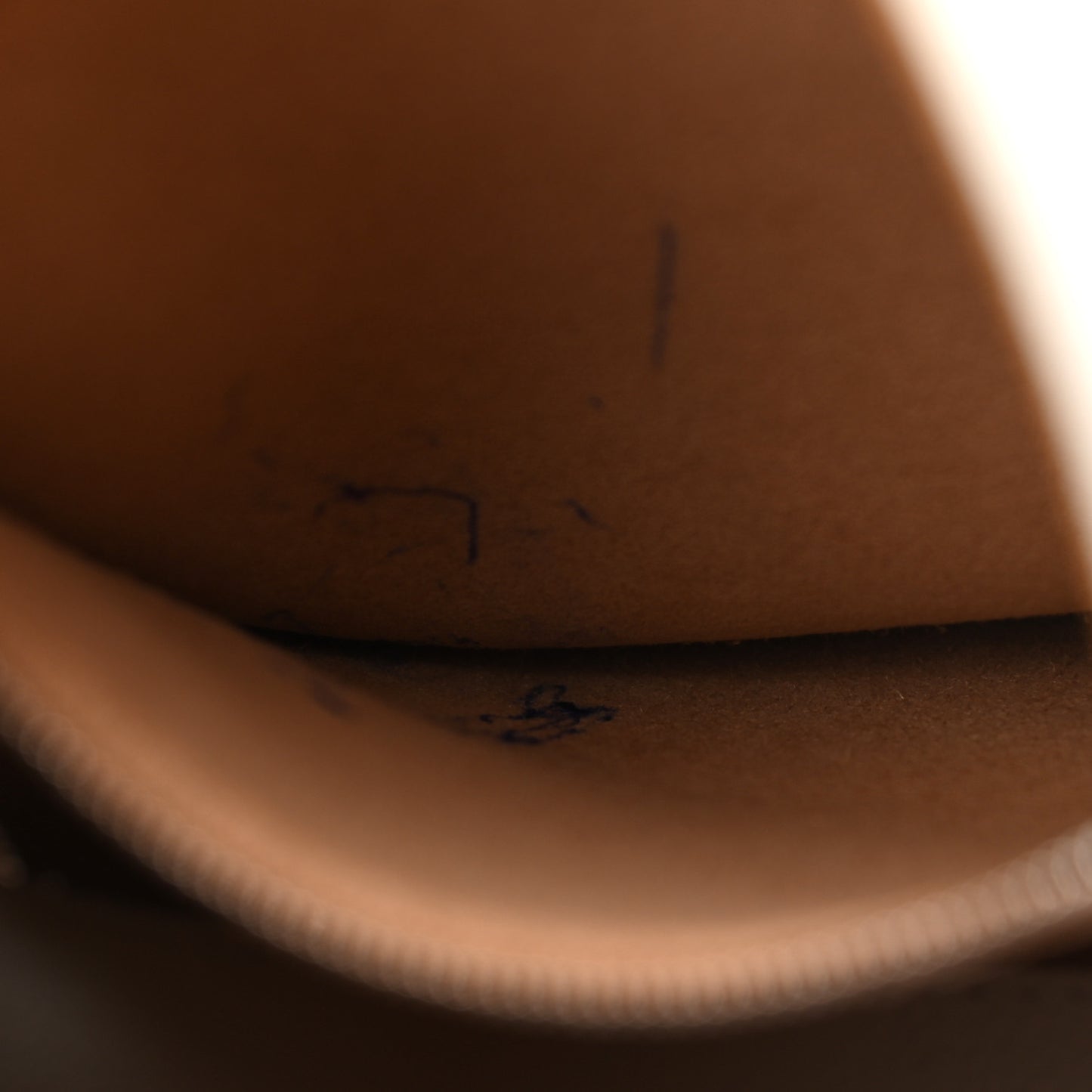 Mahina Carmel Hobo Snow