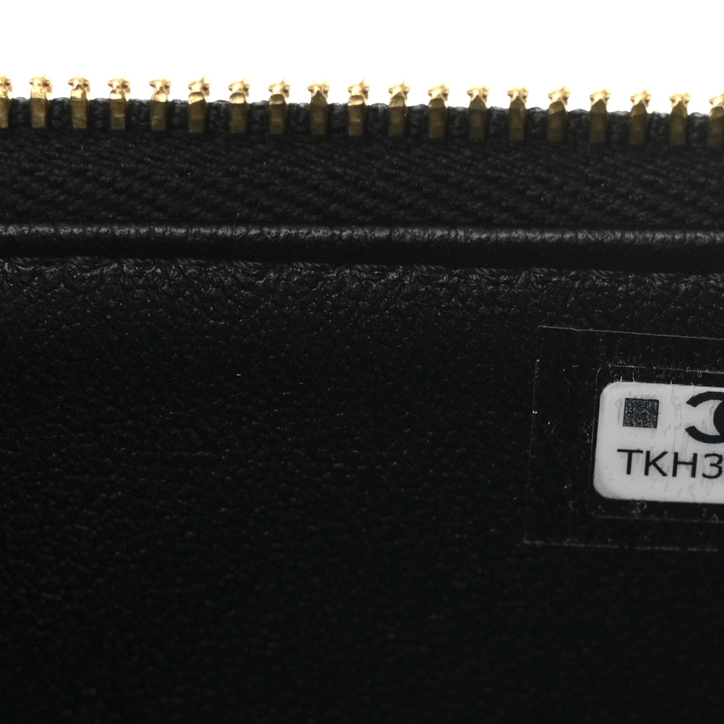 Shiny Lambskin Quilted Pearl Crush Small Vanity Case With Chain Black