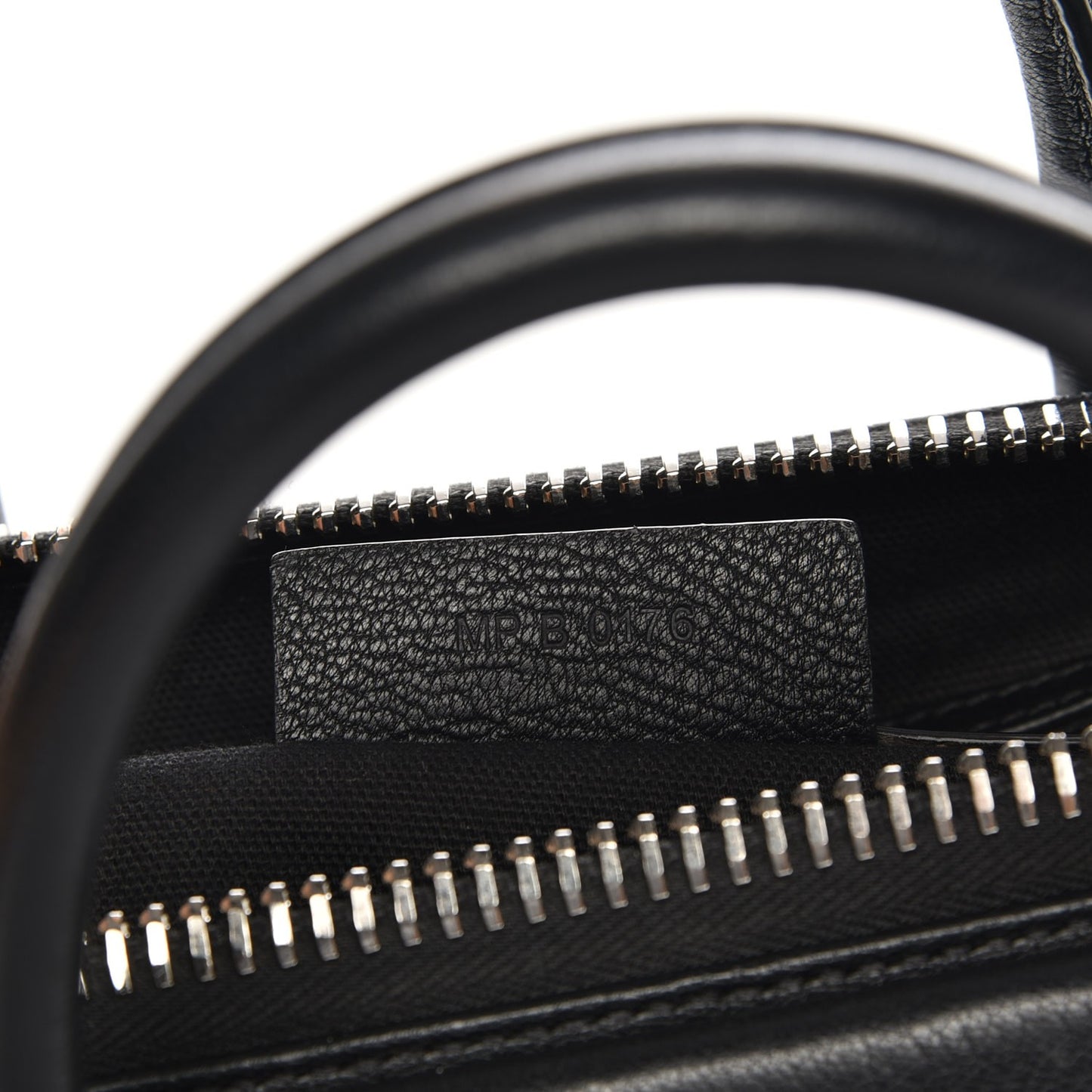 Sugar Goatskin Medium Antigona Black