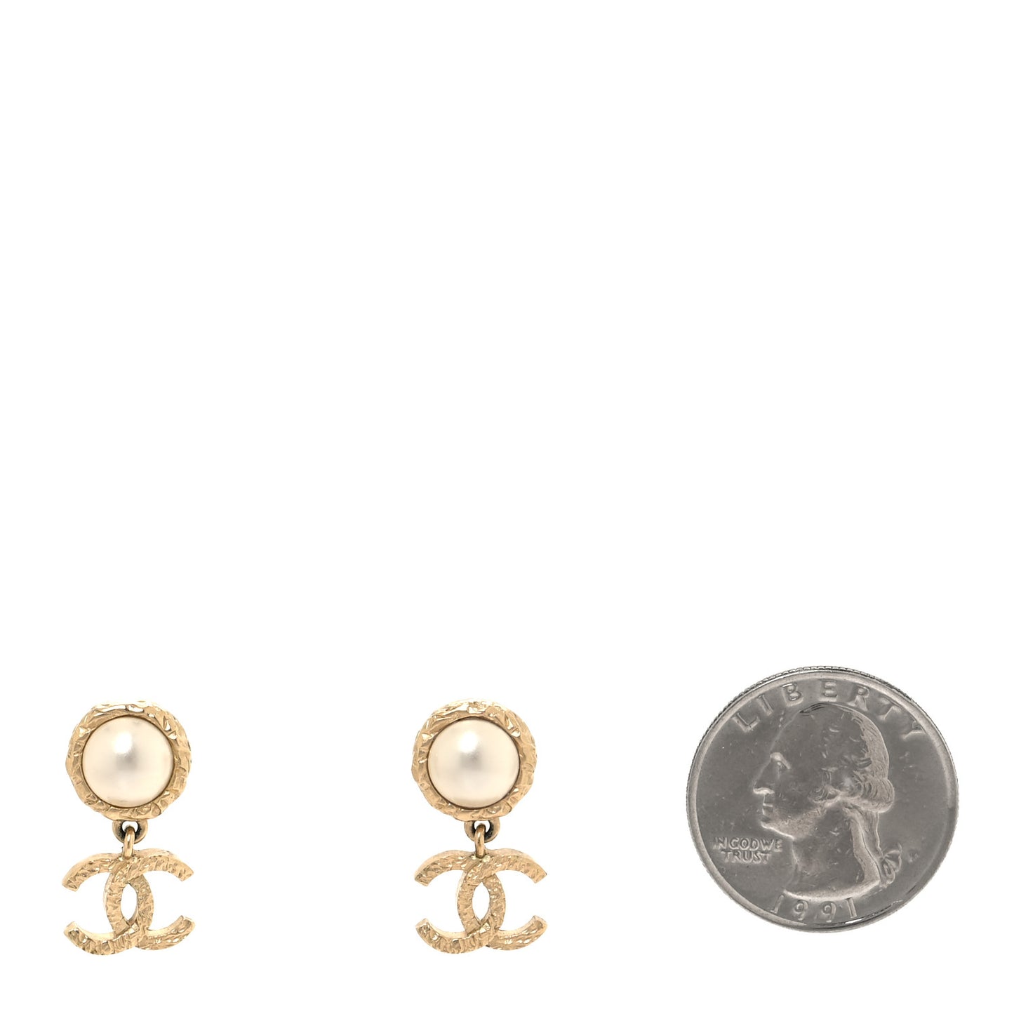 Pearl Hammered CC Drop Earrings Gold Pearly White