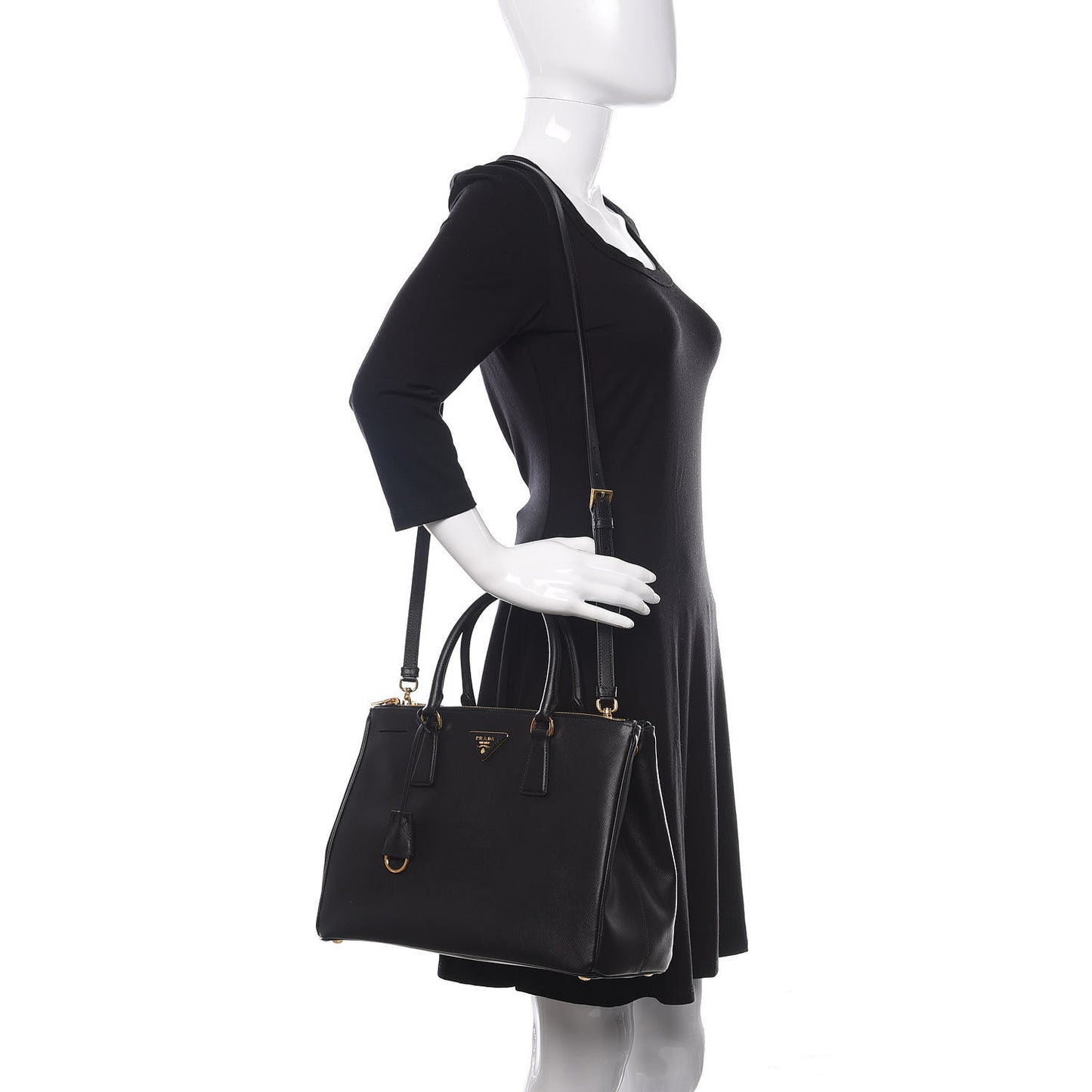 Saffiano Medium Galleria Double Zip Tote Black