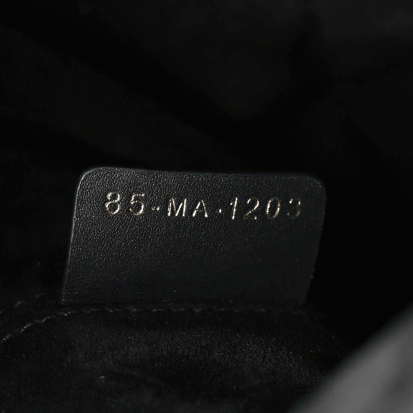Calfskin Macrocannage Medium Toujours Black