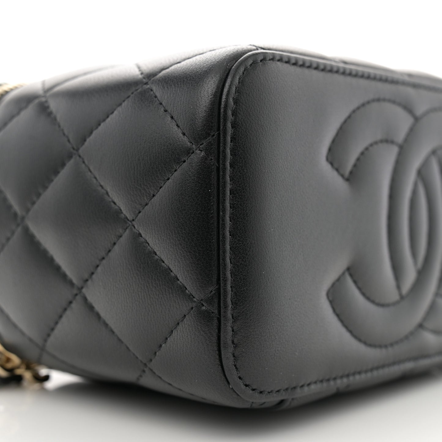 Lambskin Quilted Trendy Small Top Handle Vanity Case With Chain Black