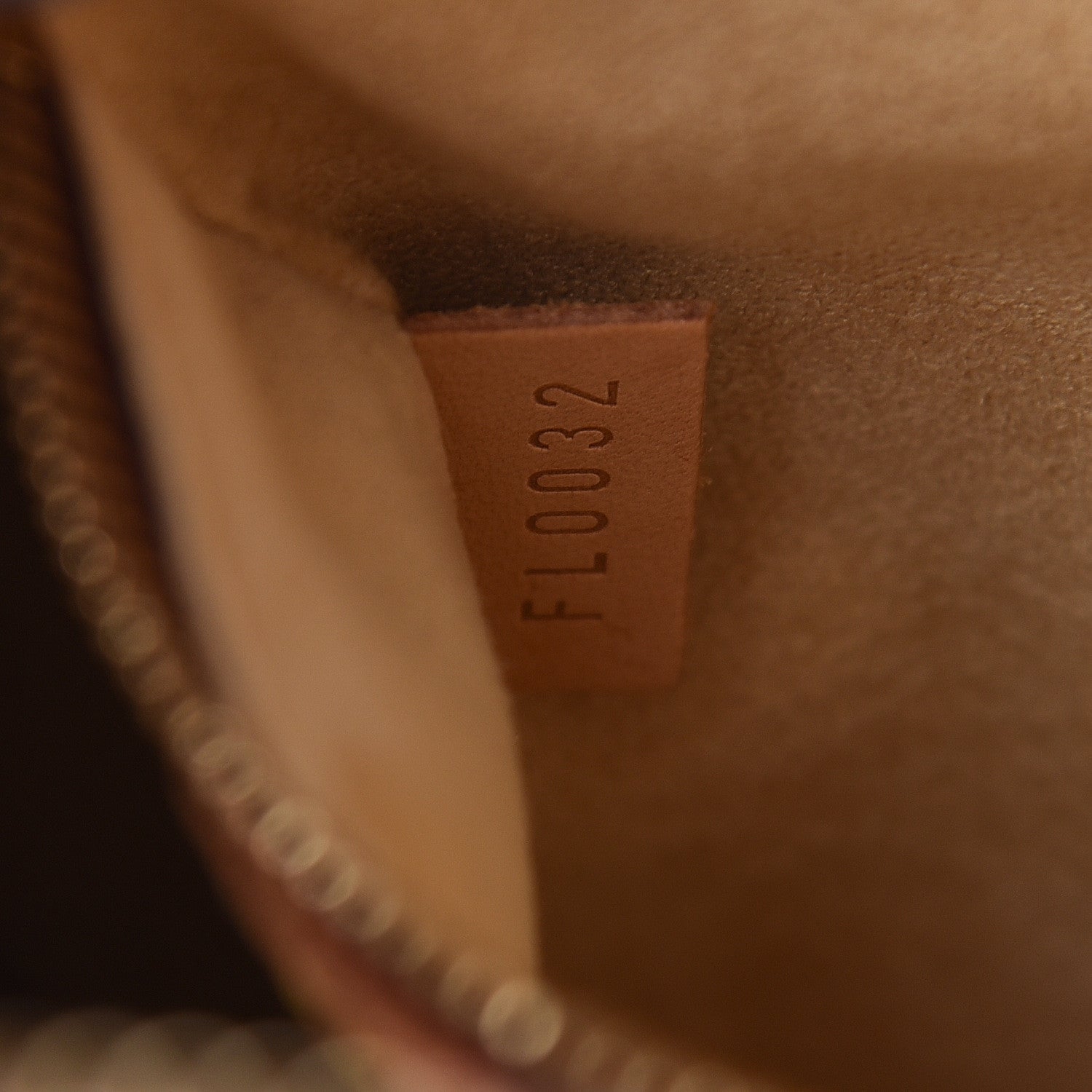 Louis Vuitton Monogram Looping MM 7 of 12