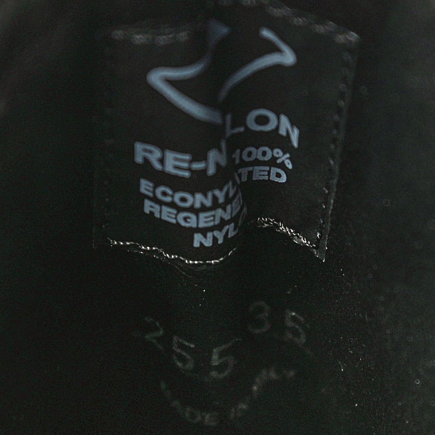 Spazzolato Rois Re-Nylon Metal Triangle Logo Monolith Pouch Pocket 55mm Boots 35 Black