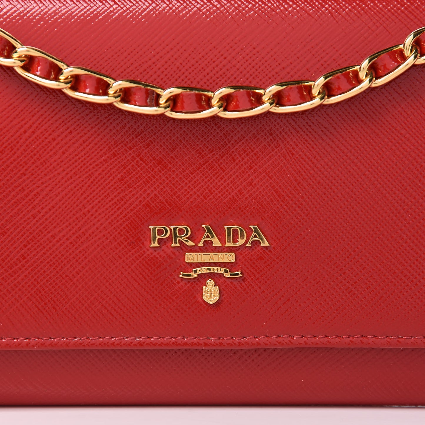 Saffiano Vernice Metal Oro Chain Wallet Rosso