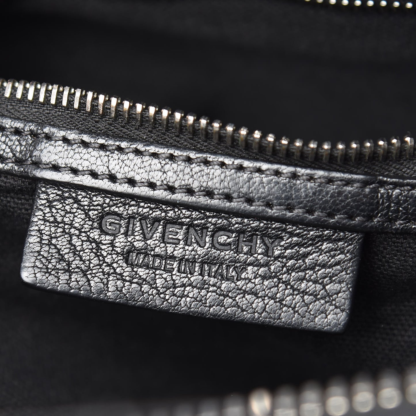 Sugar Goatskin Medium Antigona Black