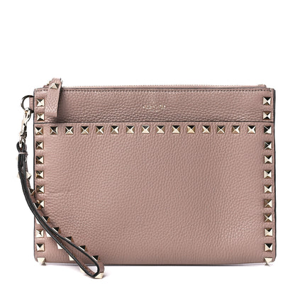 Valentino Garavani Pebbled Calfskin Medium Rockstud Flat Pouch Poudre 1 of 13