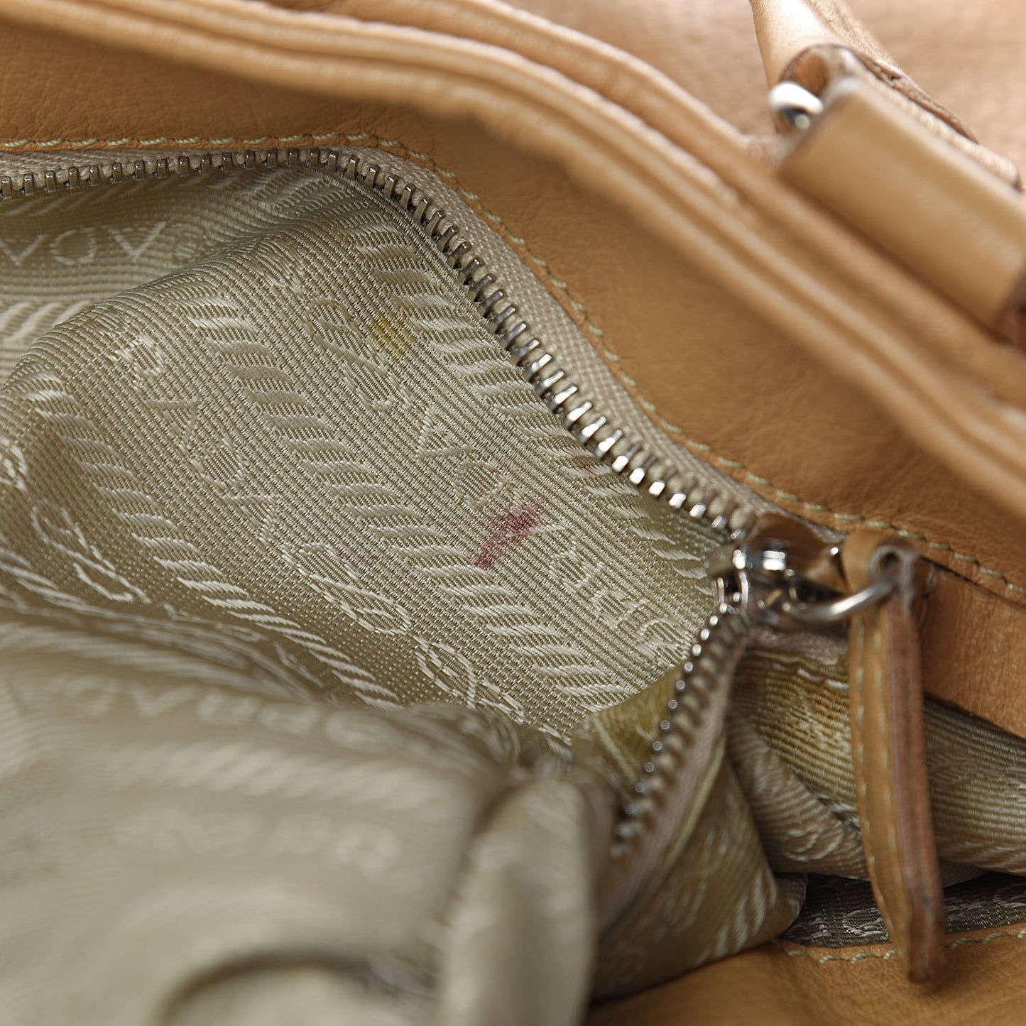Vitello Daino Buckle Tote Sabbia