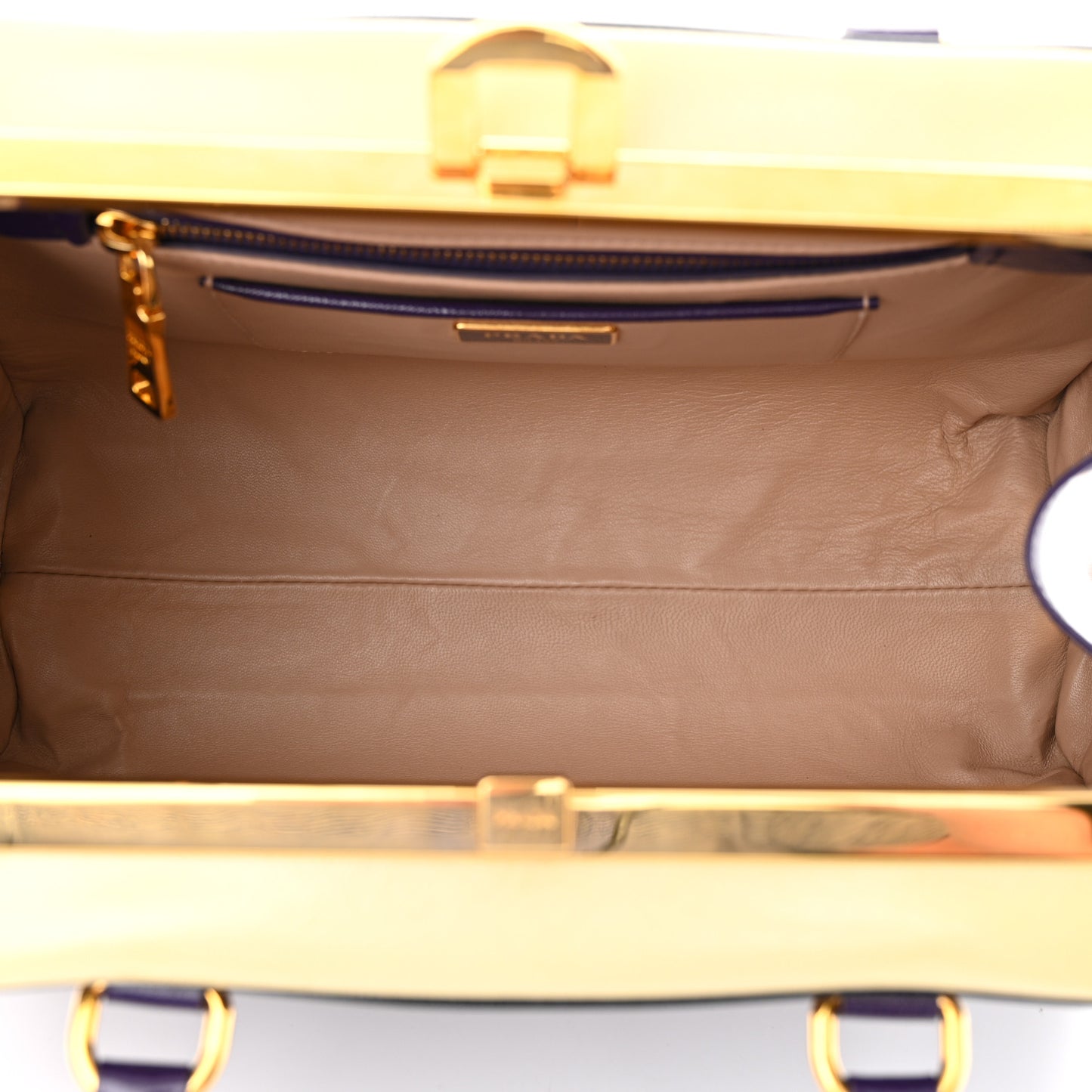 Saffiano Vernice Pyramid Bag Viola Talco