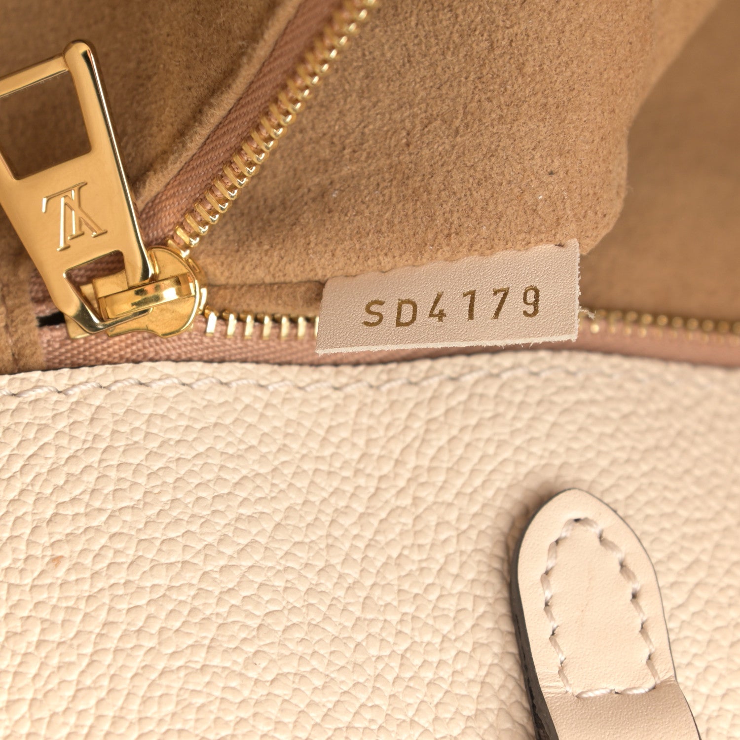 Louis Vuitton Empreinte Monogram Giant Onthego GM Creme 8 of 12