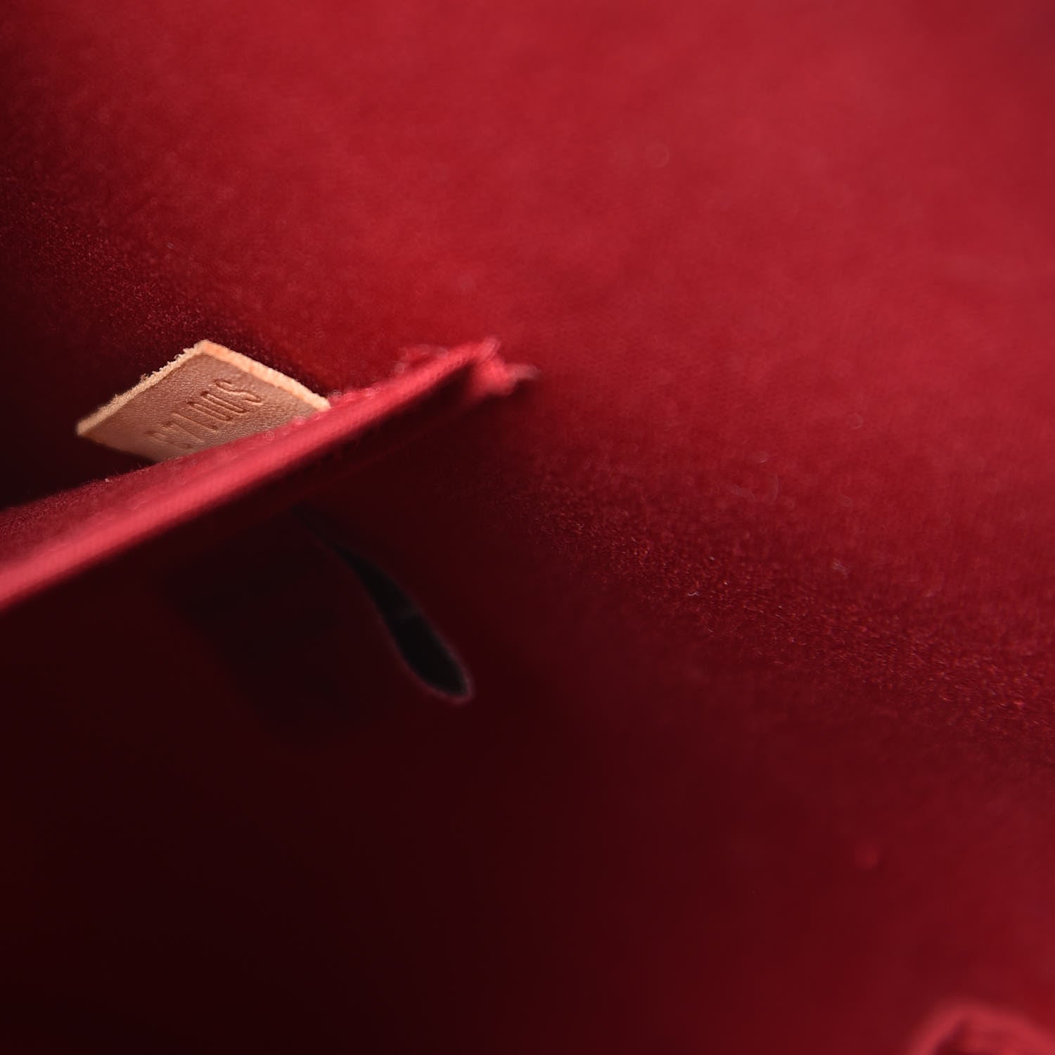 Louis Vuitton Vernis Alma GM Pomme D'Amour 8 of 16