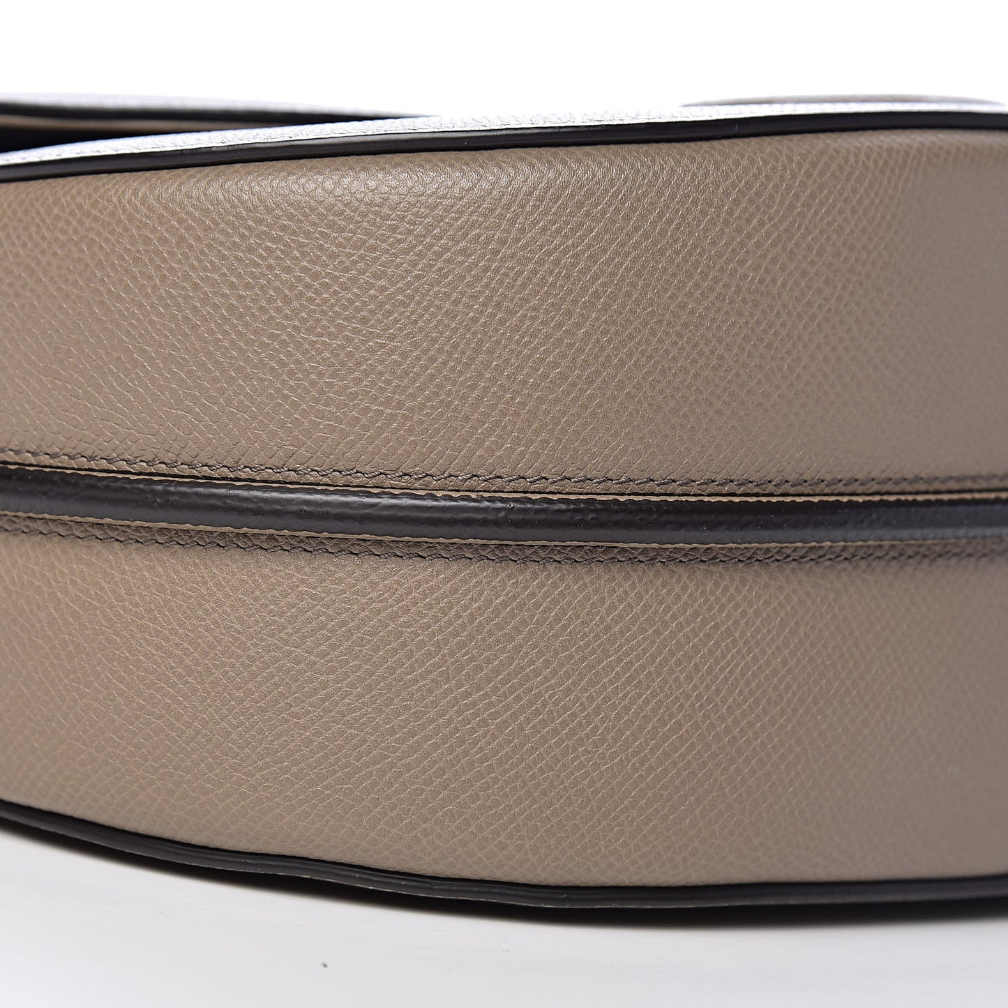 Grained Calfskin Medium Trotteur Taupe
