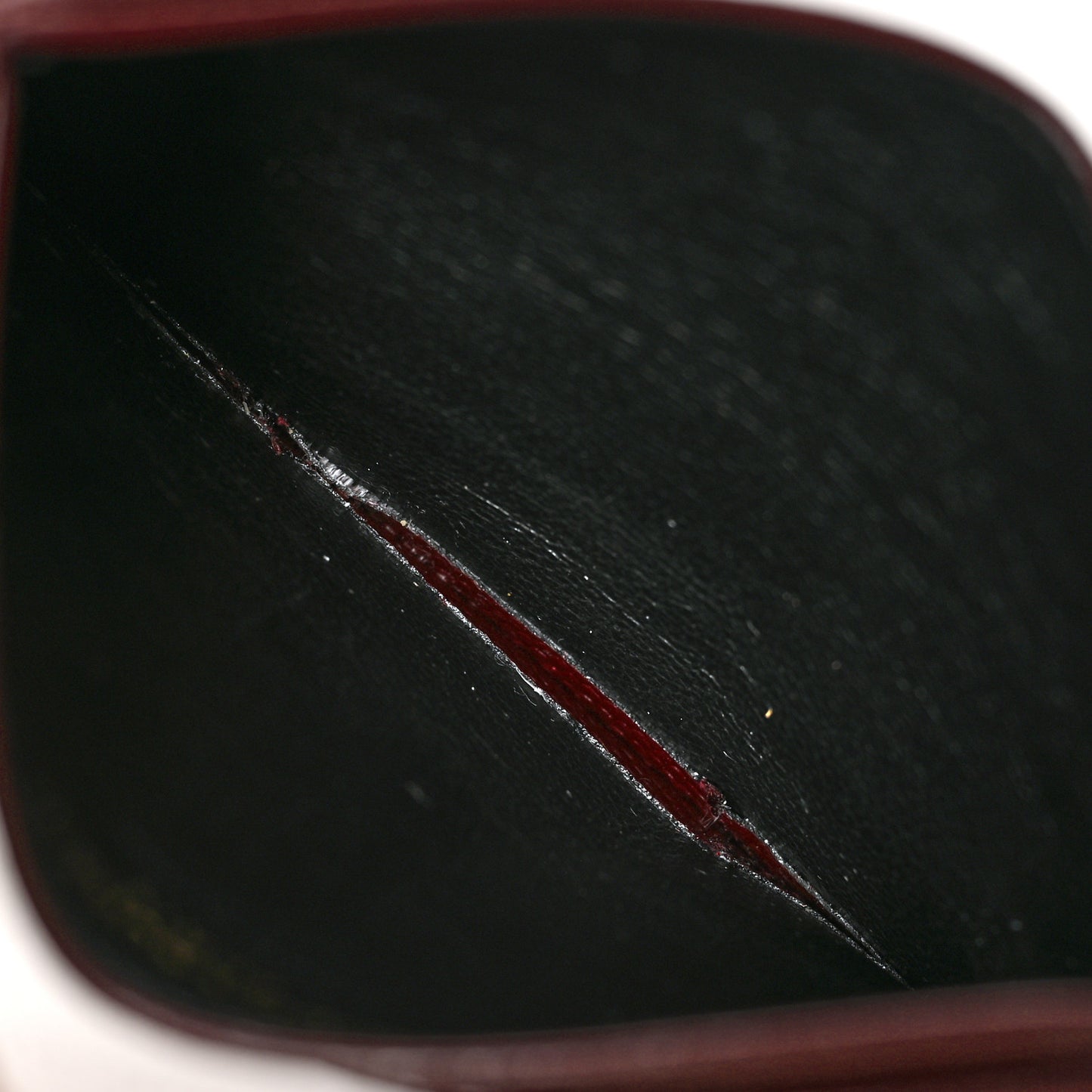 Grain De Poudre Matelasse Chevron Cassandre Credit Card Case Bordeaux