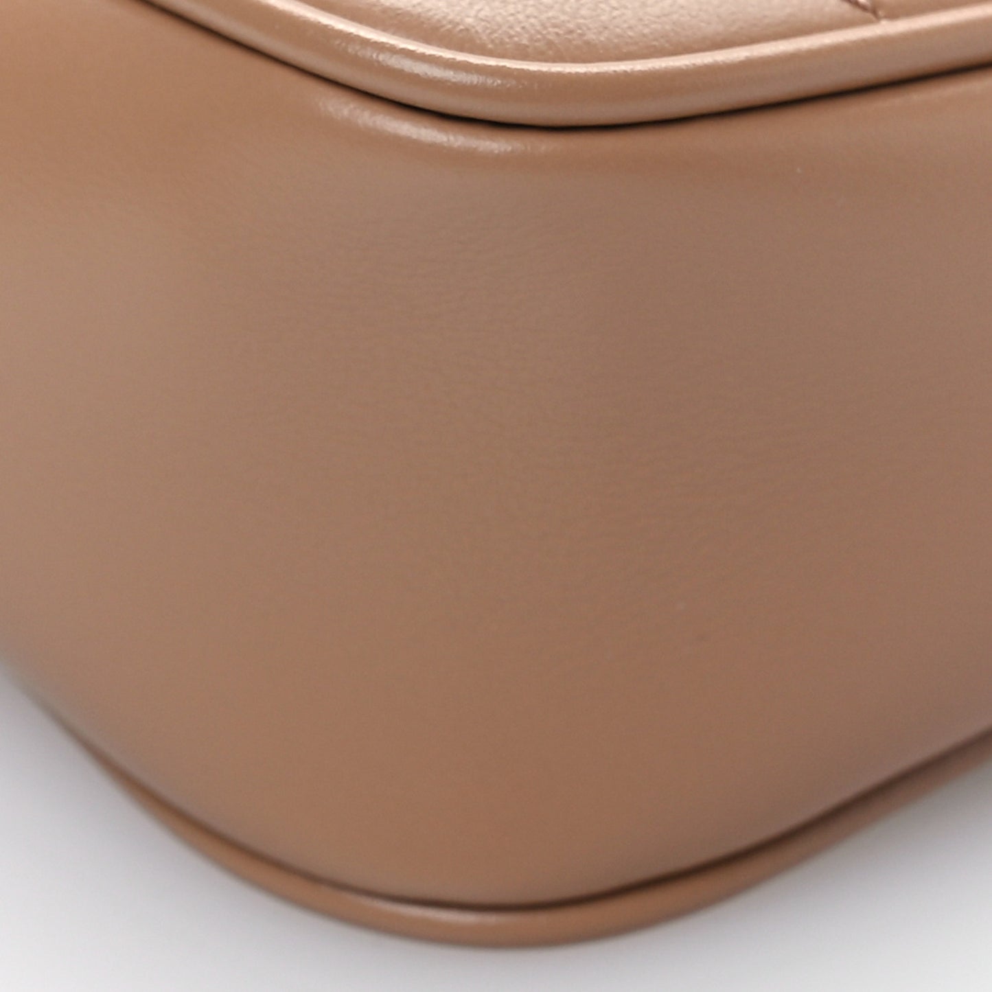 Calfskin Matelasse Monochrome Super Mini GG Marmont Shoulder Bag Camelia