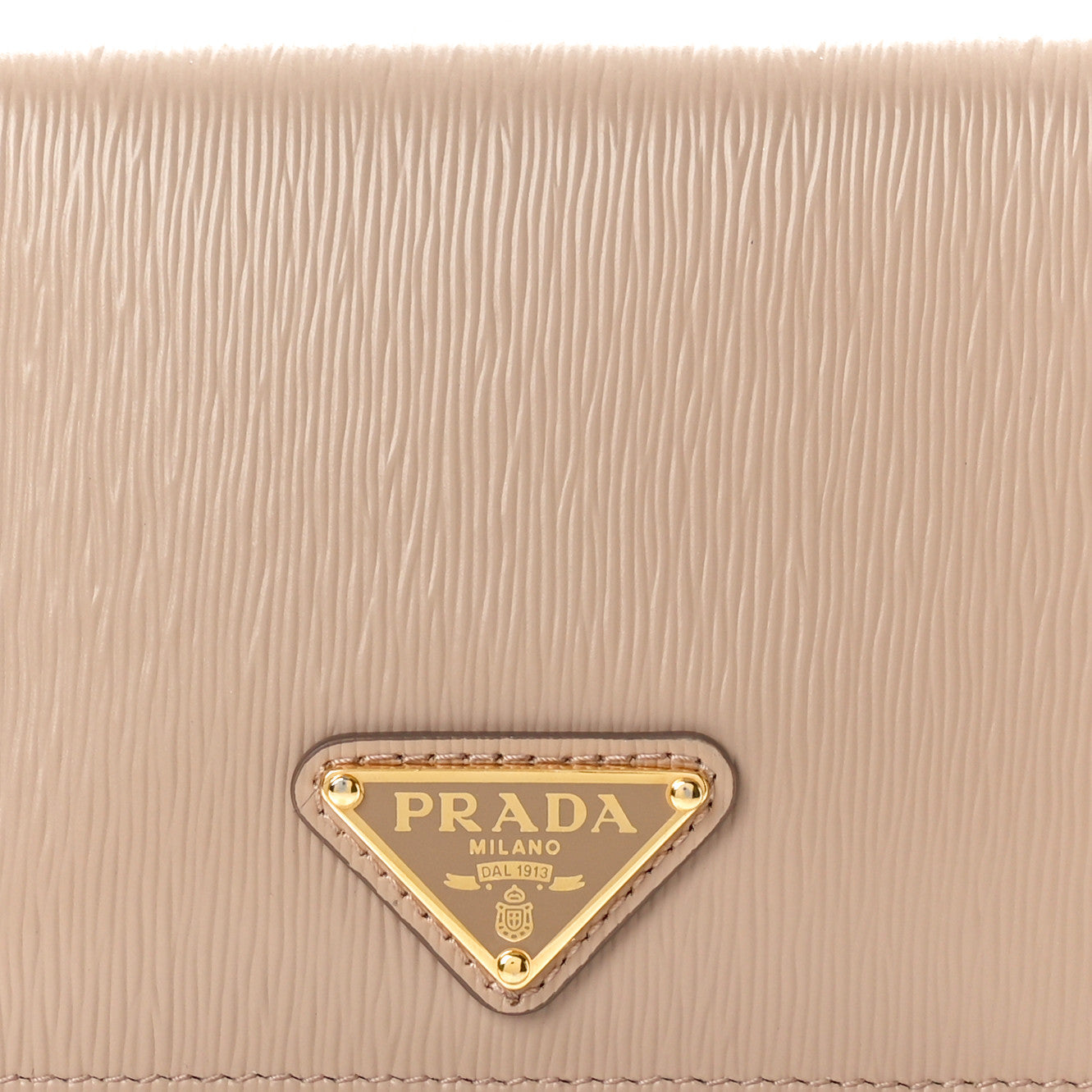 Vitello Move Triangle Bi-Fold Wallet Cipria