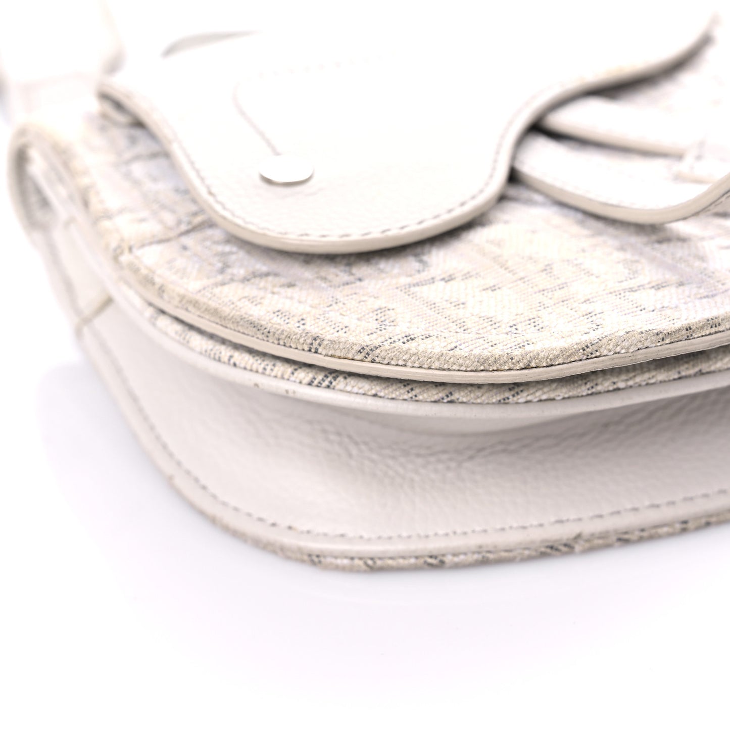 Oblique Saddle Messenger Pouch Beige