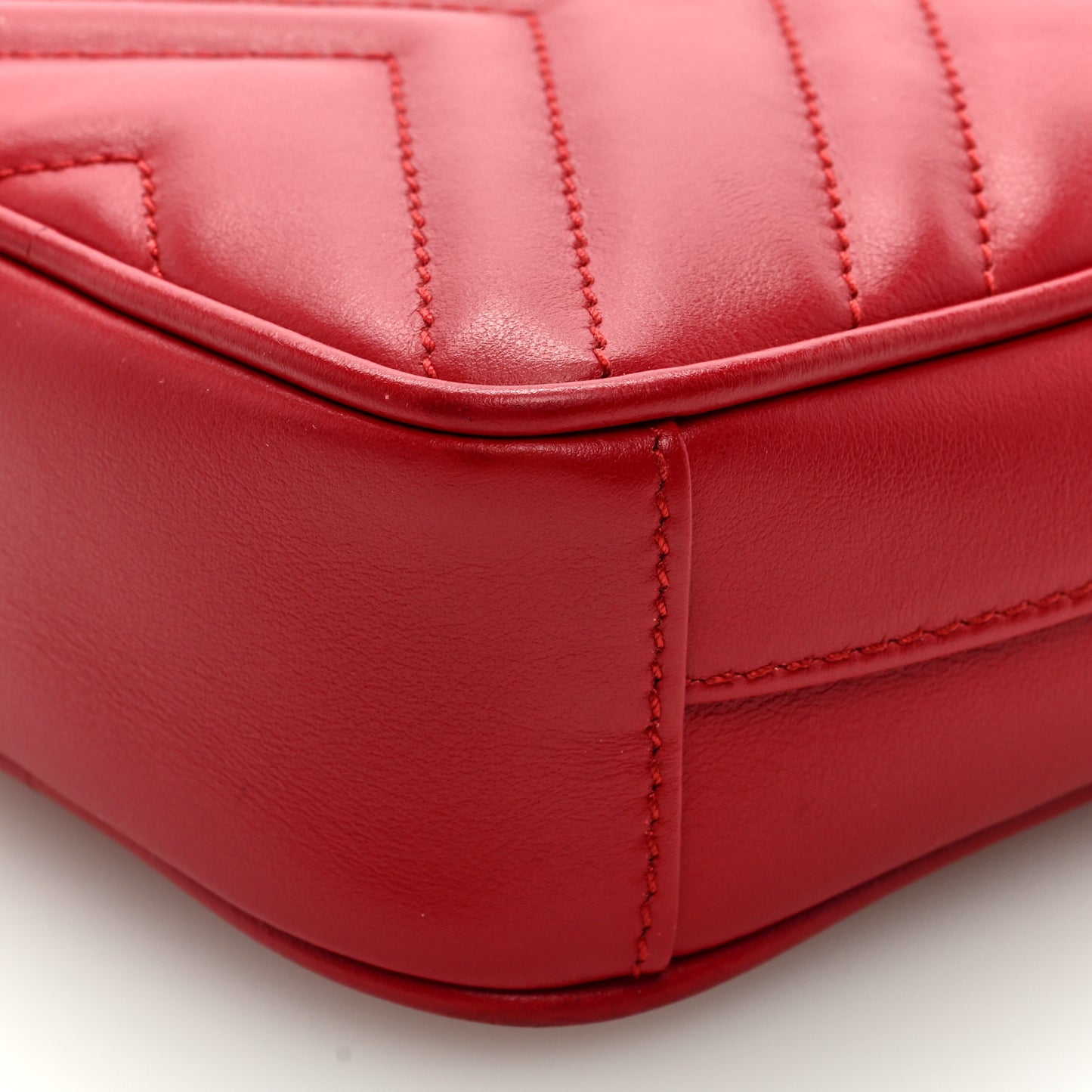 Calfskin Matelasse Mini GG Marmont Crossbody Bag Hibiscus Red