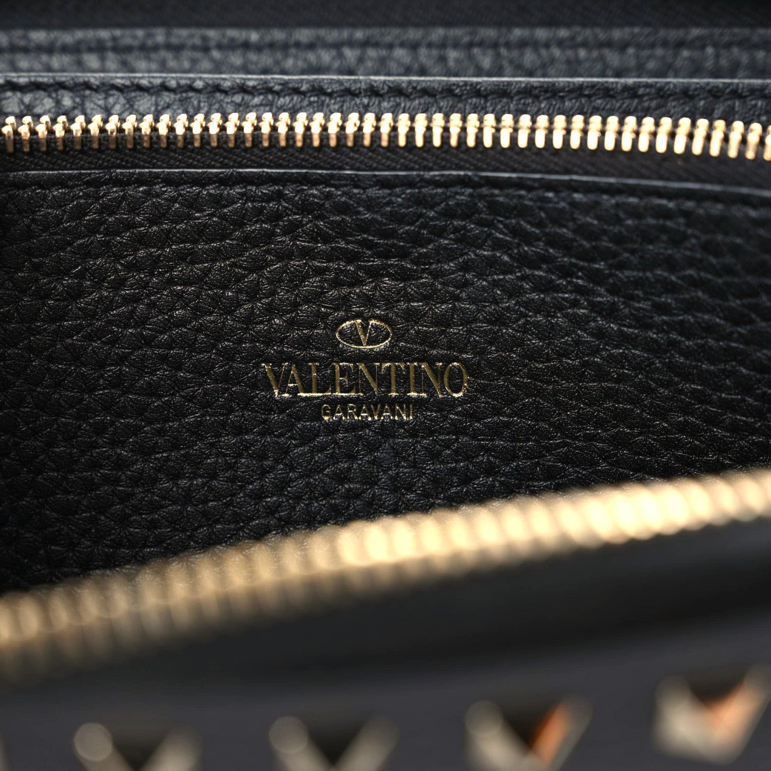 Valentino Garavani Pebbled Calfskin Rockstud Zip Around Wallet Black 10 of 10