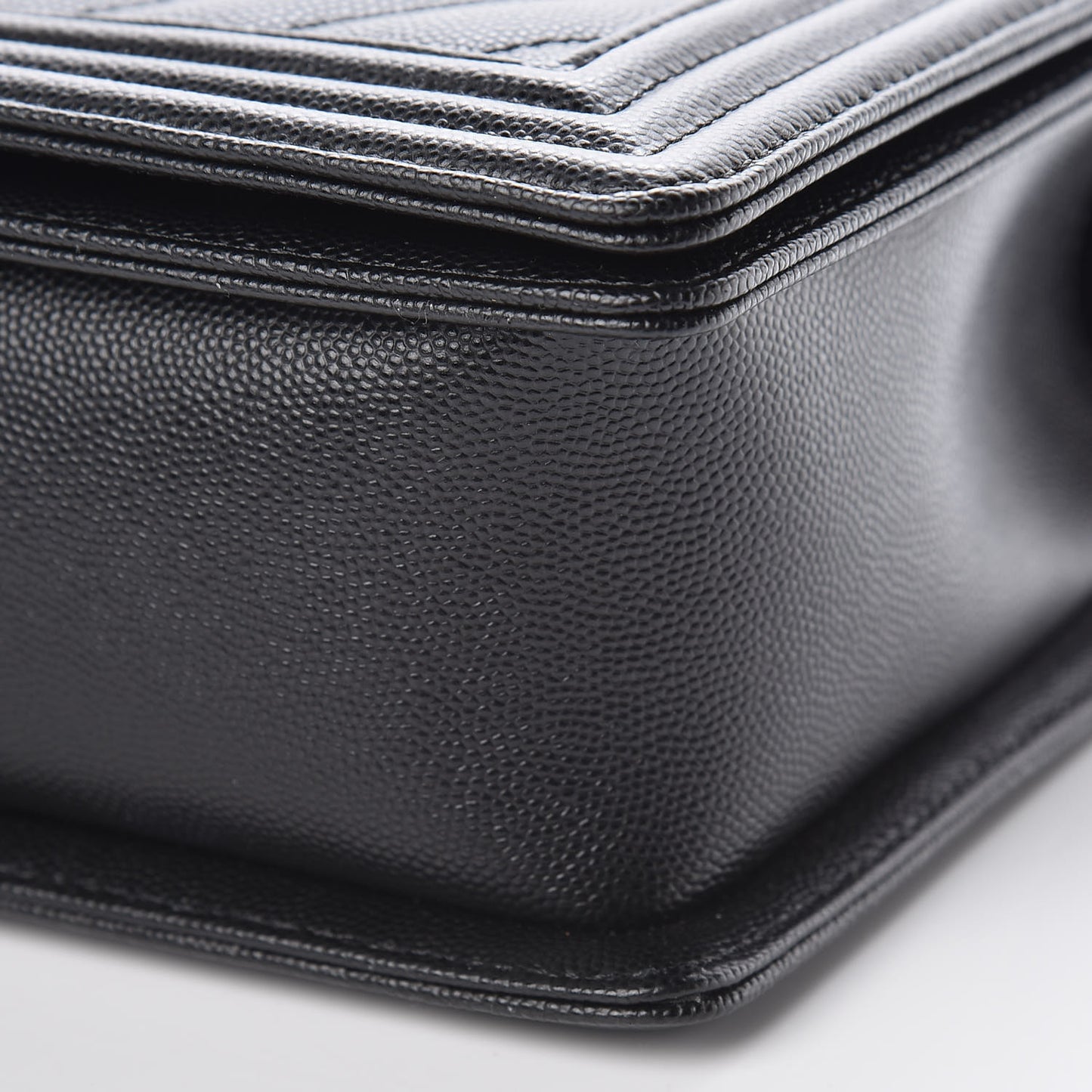 Caviar Chevron Quilted New Medium Boy Flap Black